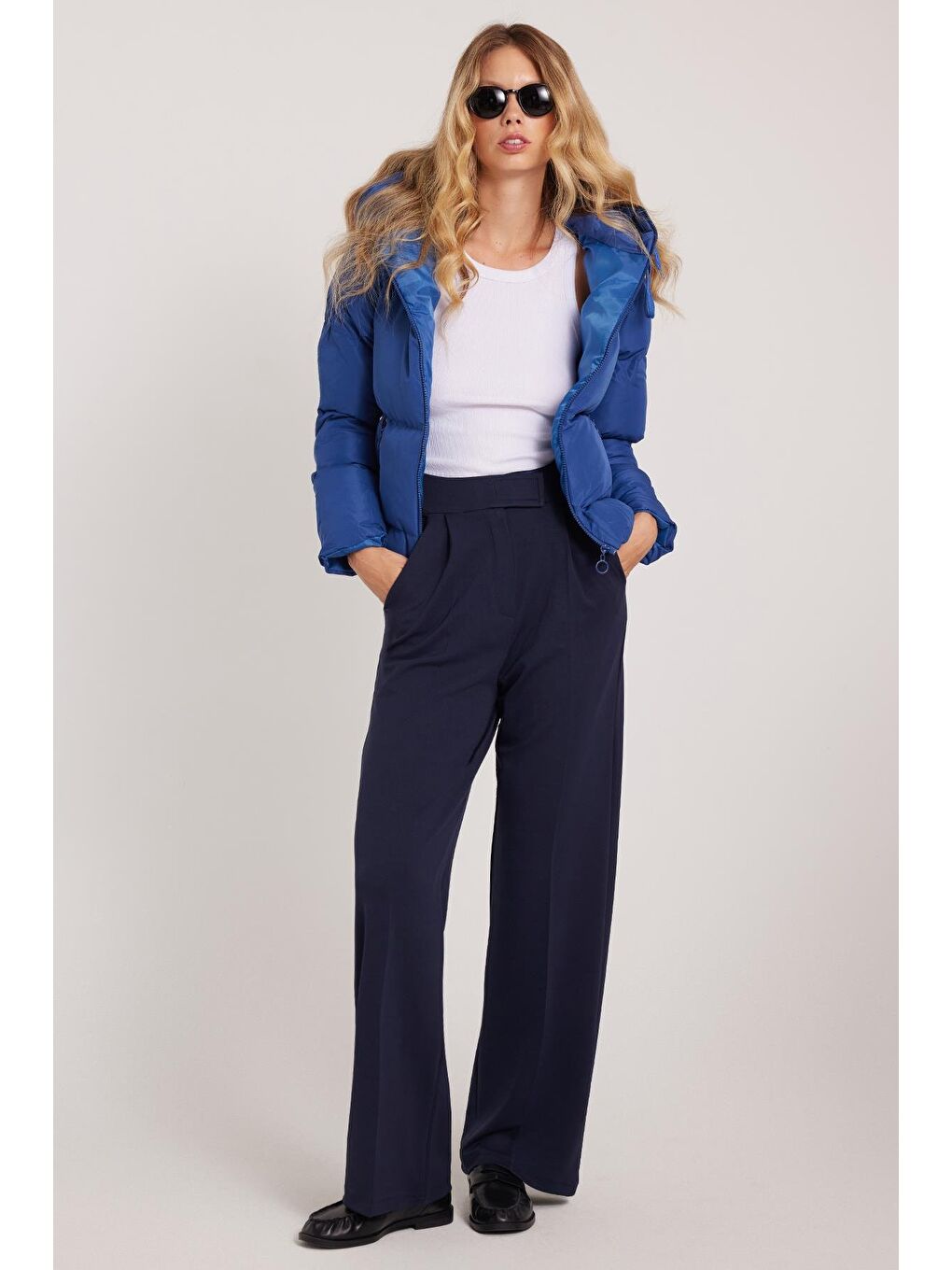 Kadın Regular Fit Klasik Kesim Cırt Kapamalı Geniş Paça Lacivert Pantolon-4