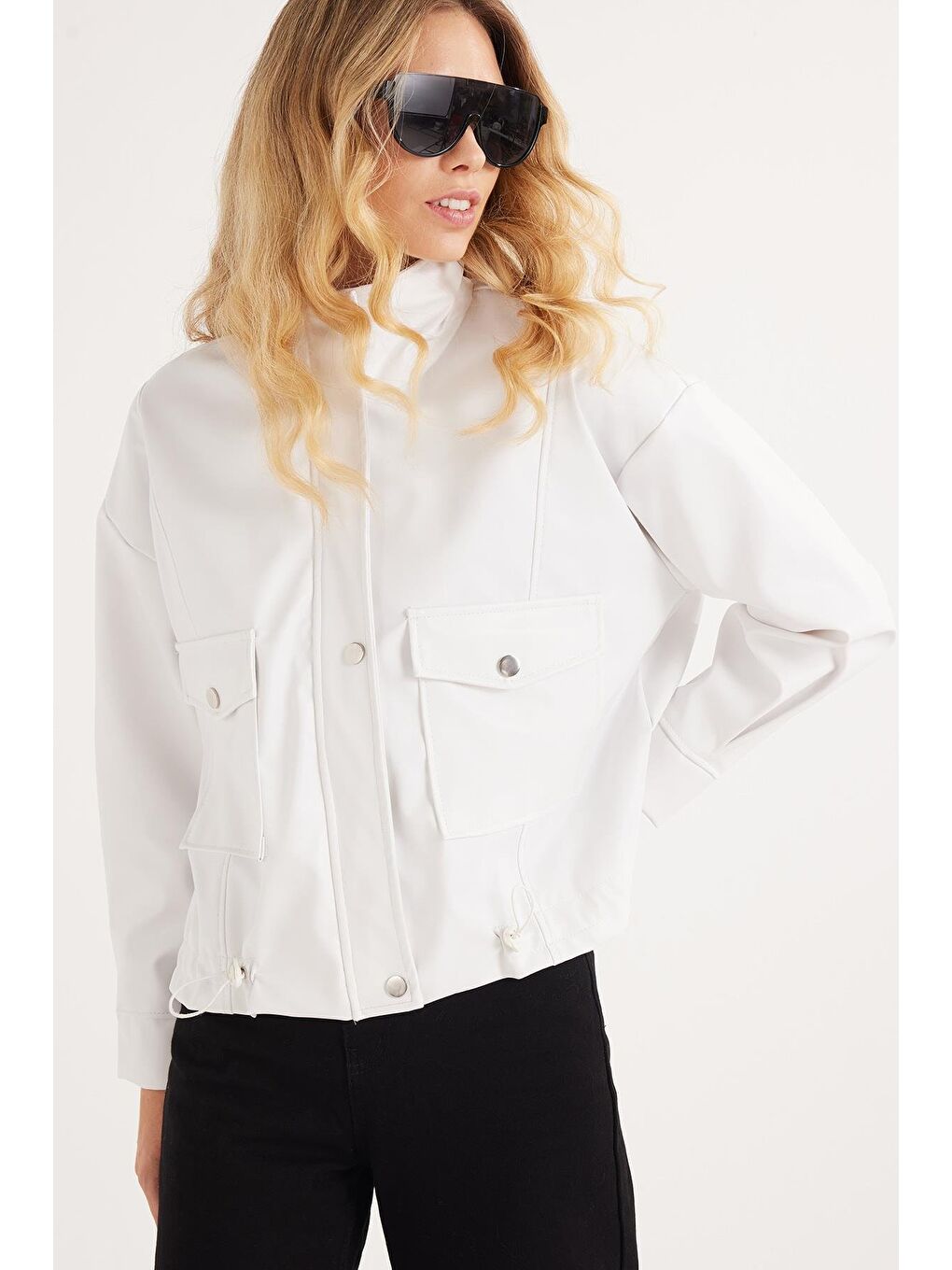 Kadın Regular Fit Klasik Kesim Fermuarlı Çıtçıt Kapamalı Beyaz Ceket-1