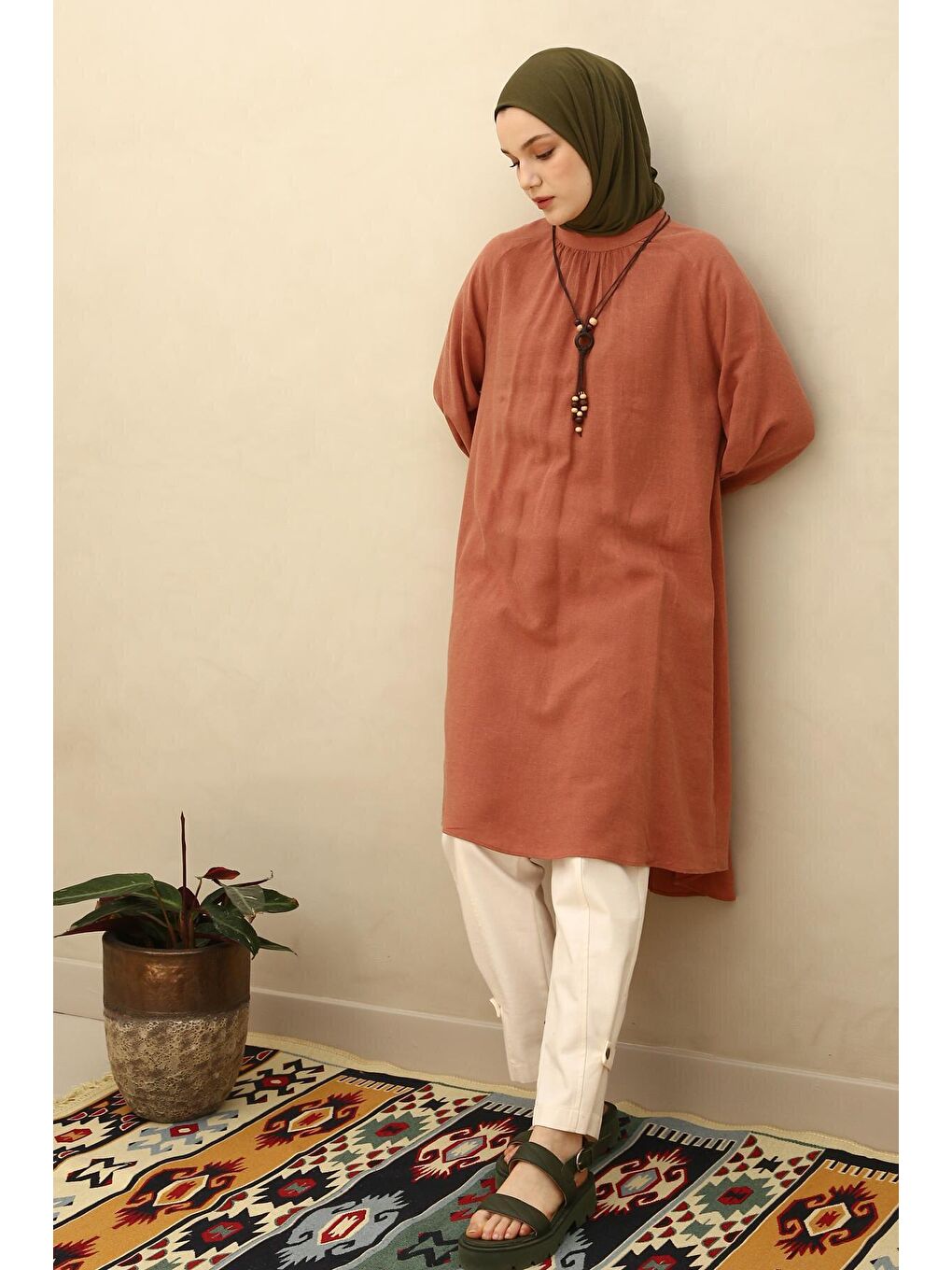 Pembe Gül Hakim Yaka Kolyeli Viskon Keten Gömlek