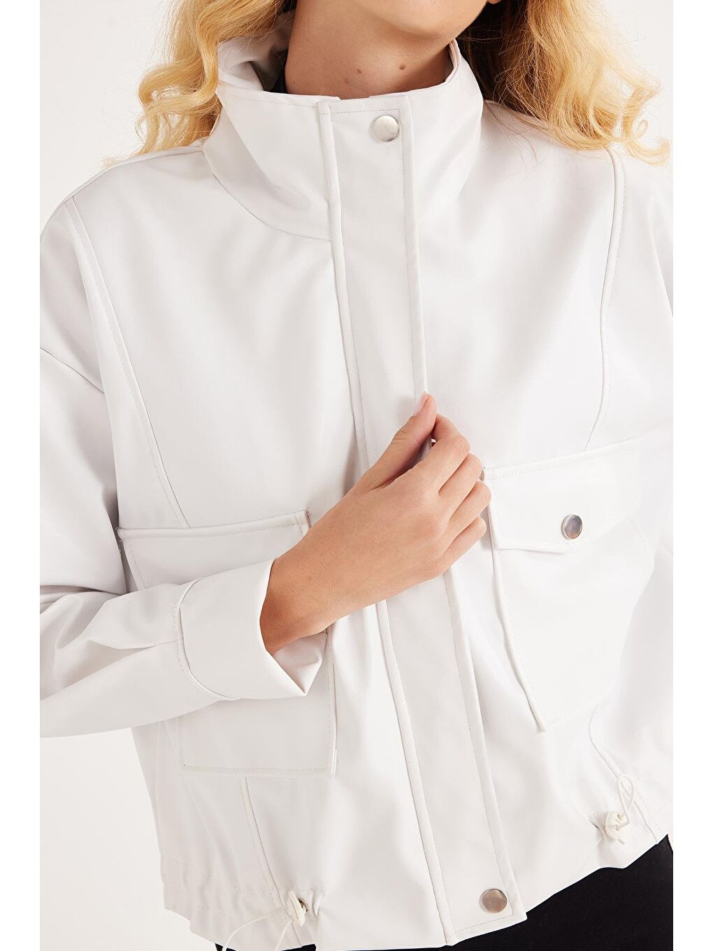 Kadın Regular Fit Klasik Kesim Fermuarlı Çıtçıt Kapamalı Beyaz Ceket-2