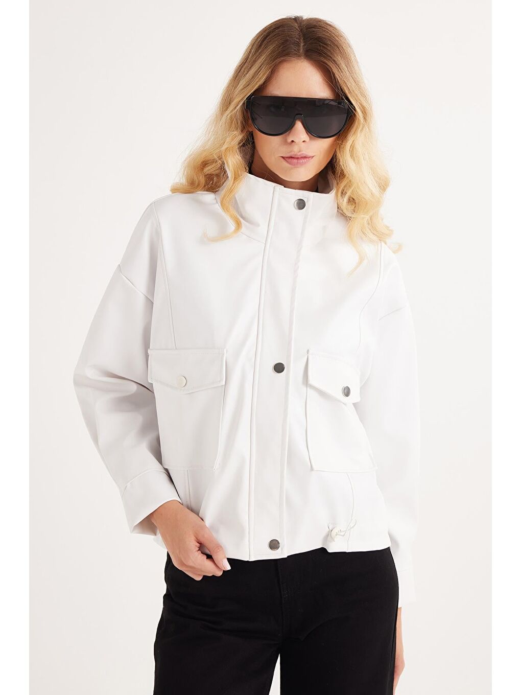 Kadın Regular Fit Klasik Kesim Fermuarlı Çıtçıt Kapamalı Beyaz Ceket-4