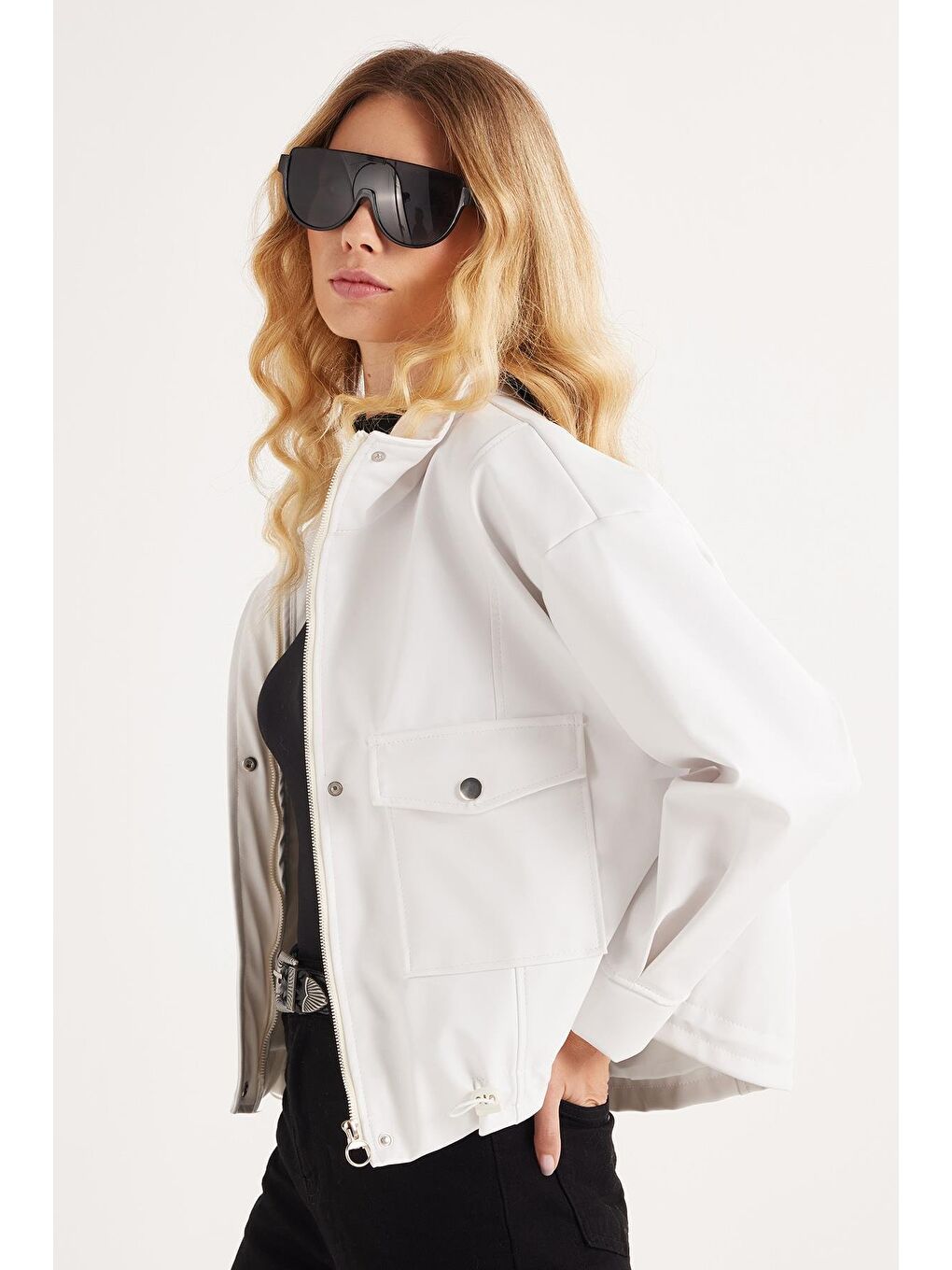 Kadın Regular Fit Klasik Kesim Fermuarlı Çıtçıt Kapamalı Beyaz Ceket-5