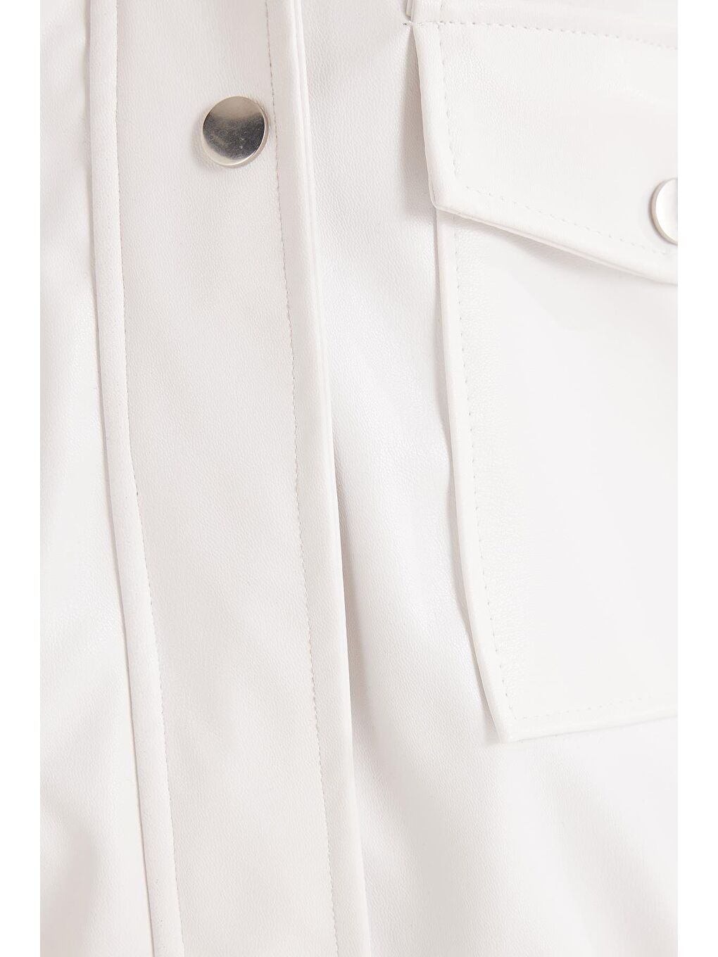 Kadın Regular Fit Klasik Kesim Fermuarlı Çıtçıt Kapamalı Beyaz Ceket-6