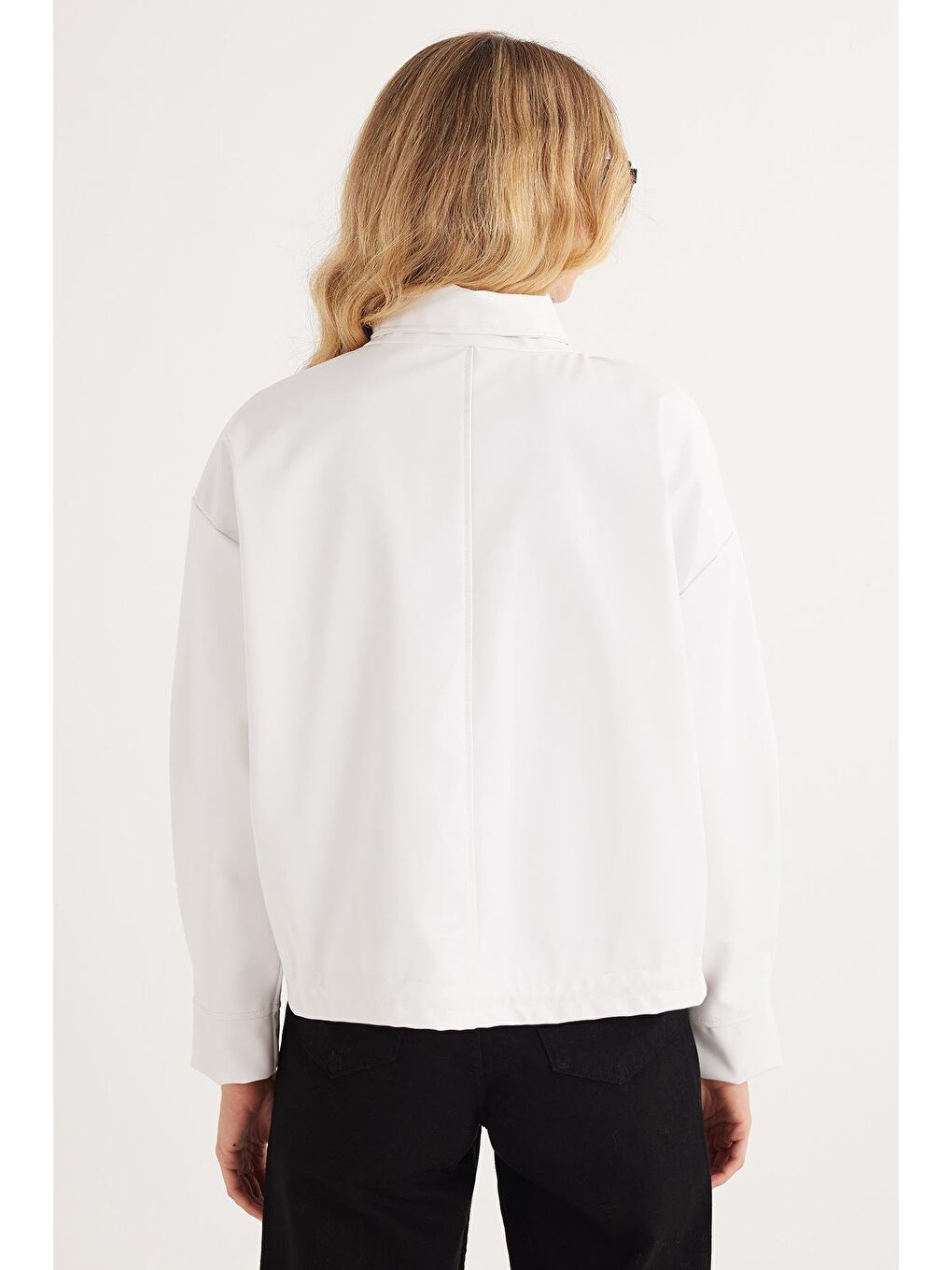 Kadın Regular Fit Klasik Kesim Fermuarlı Çıtçıt Kapamalı Beyaz Ceket-7