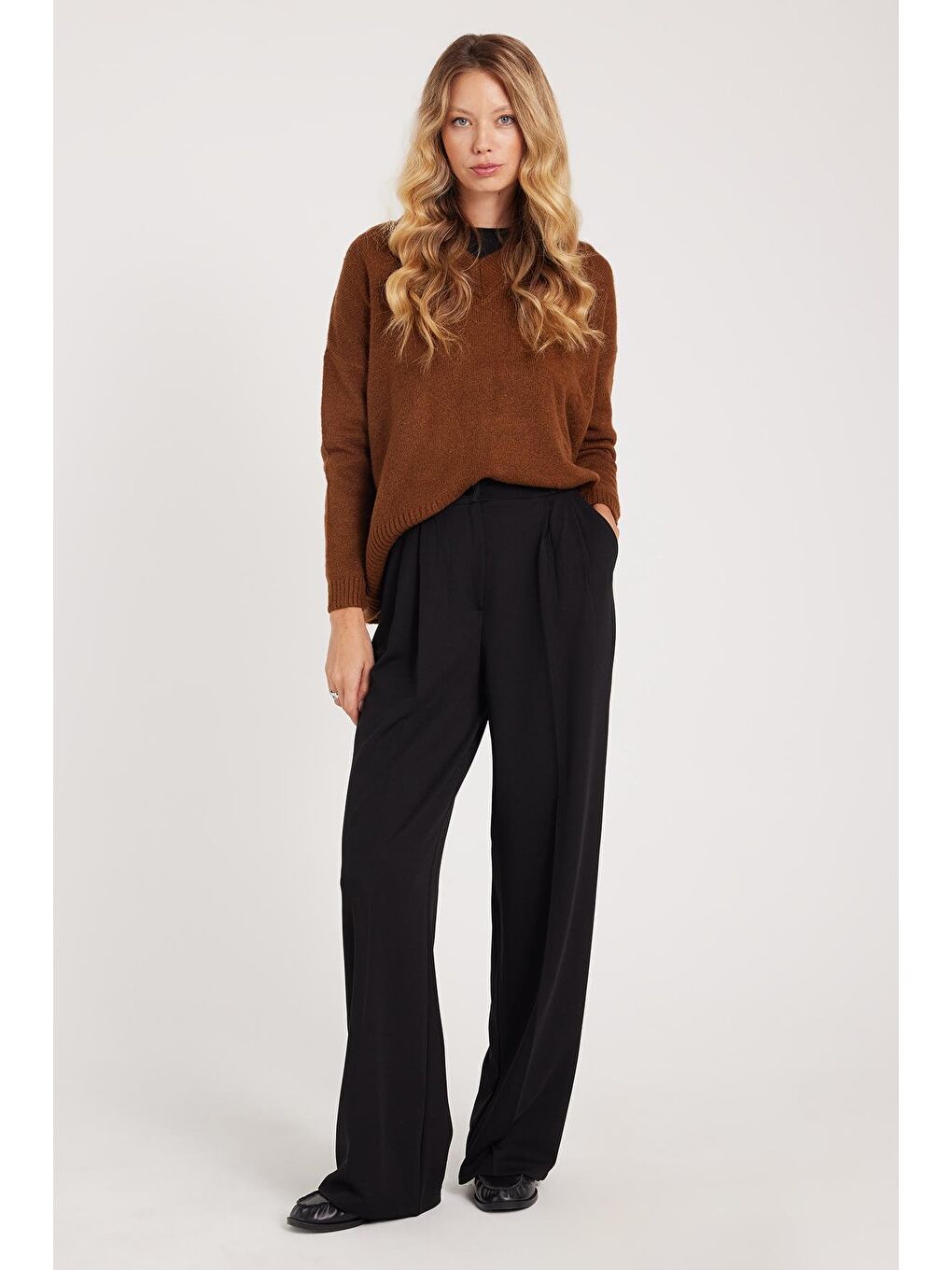 Kadın Regular Fit Klasik Kesim Yüksel Bel Geniş Paça Siyah Pantolon-1