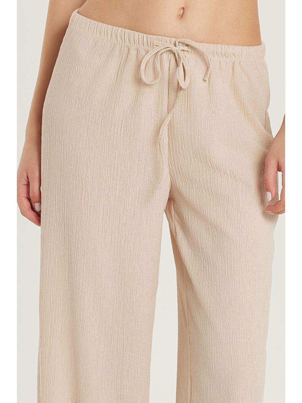 Kadın Slim Fit Gofre Raşel Beli Bağcıklı Geniş Paça Bej Pantolon-1