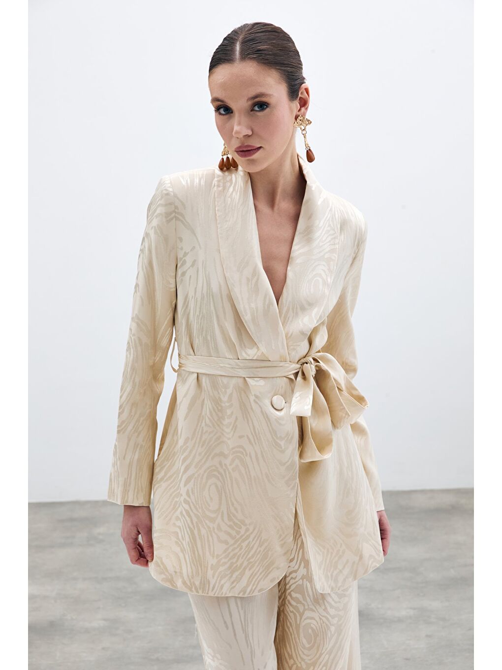 Bej Kuşaklı Desenli Uzun Ceket - Taş-1