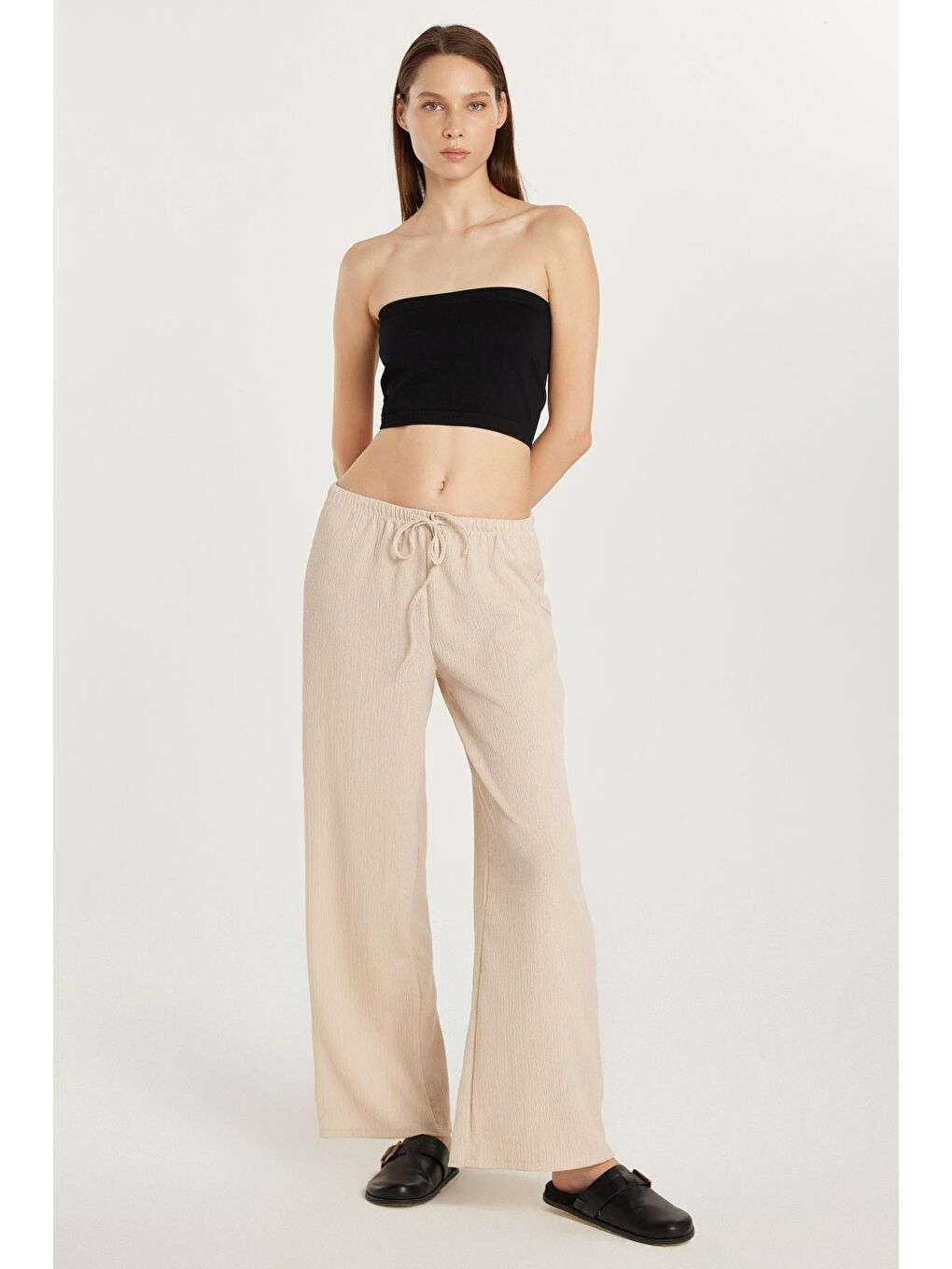 Kadın Slim Fit Gofre Raşel Beli Bağcıklı Geniş Paça Bej Pantolon-2