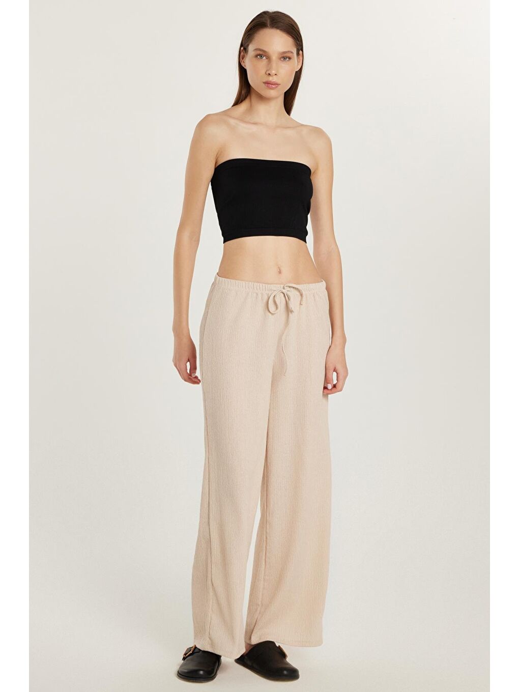 Kadın Slim Fit Gofre Raşel Beli Bağcıklı Geniş Paça Bej Pantolon-3