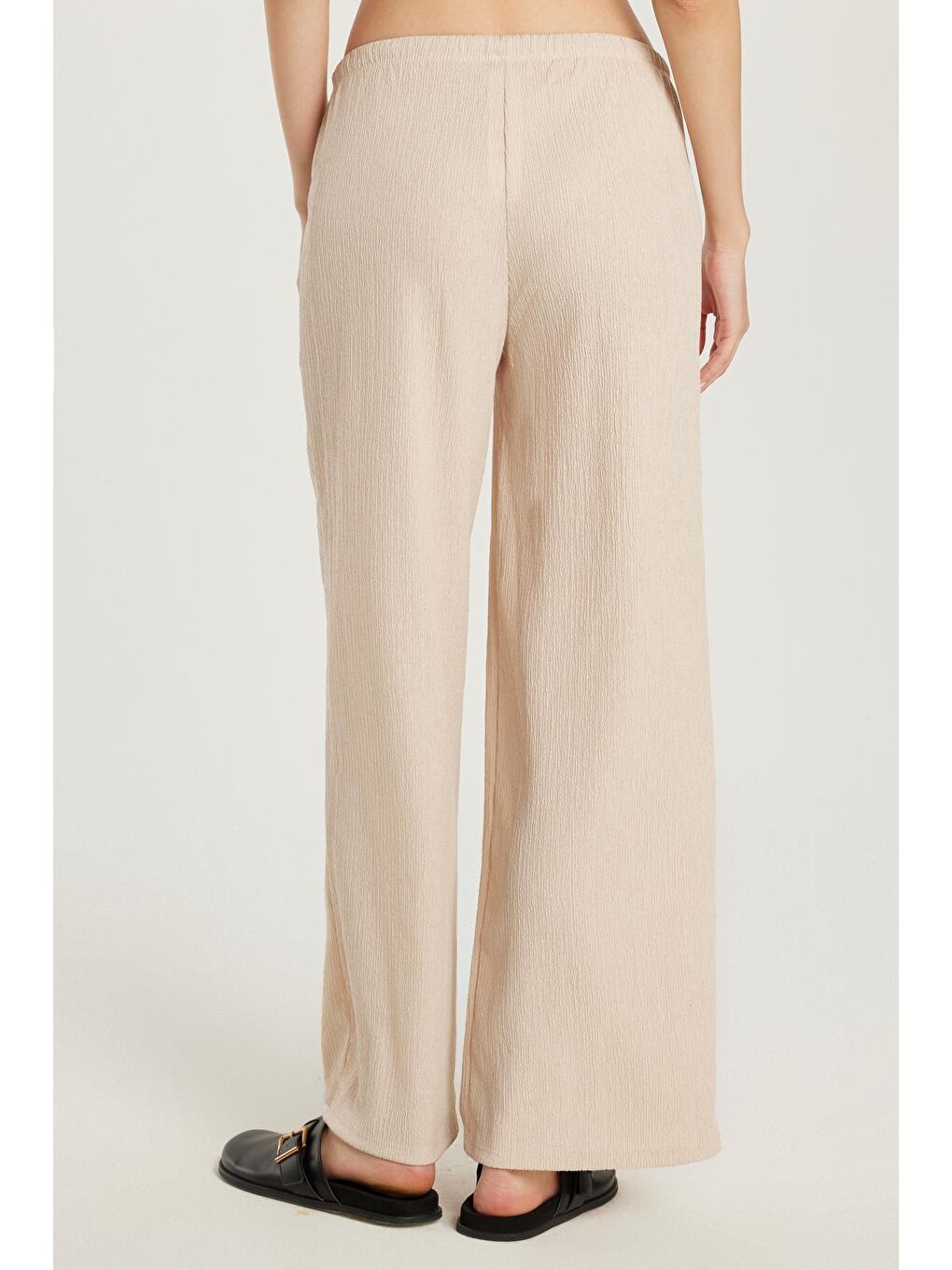 Kadın Slim Fit Gofre Raşel Beli Bağcıklı Geniş Paça Bej Pantolon-4