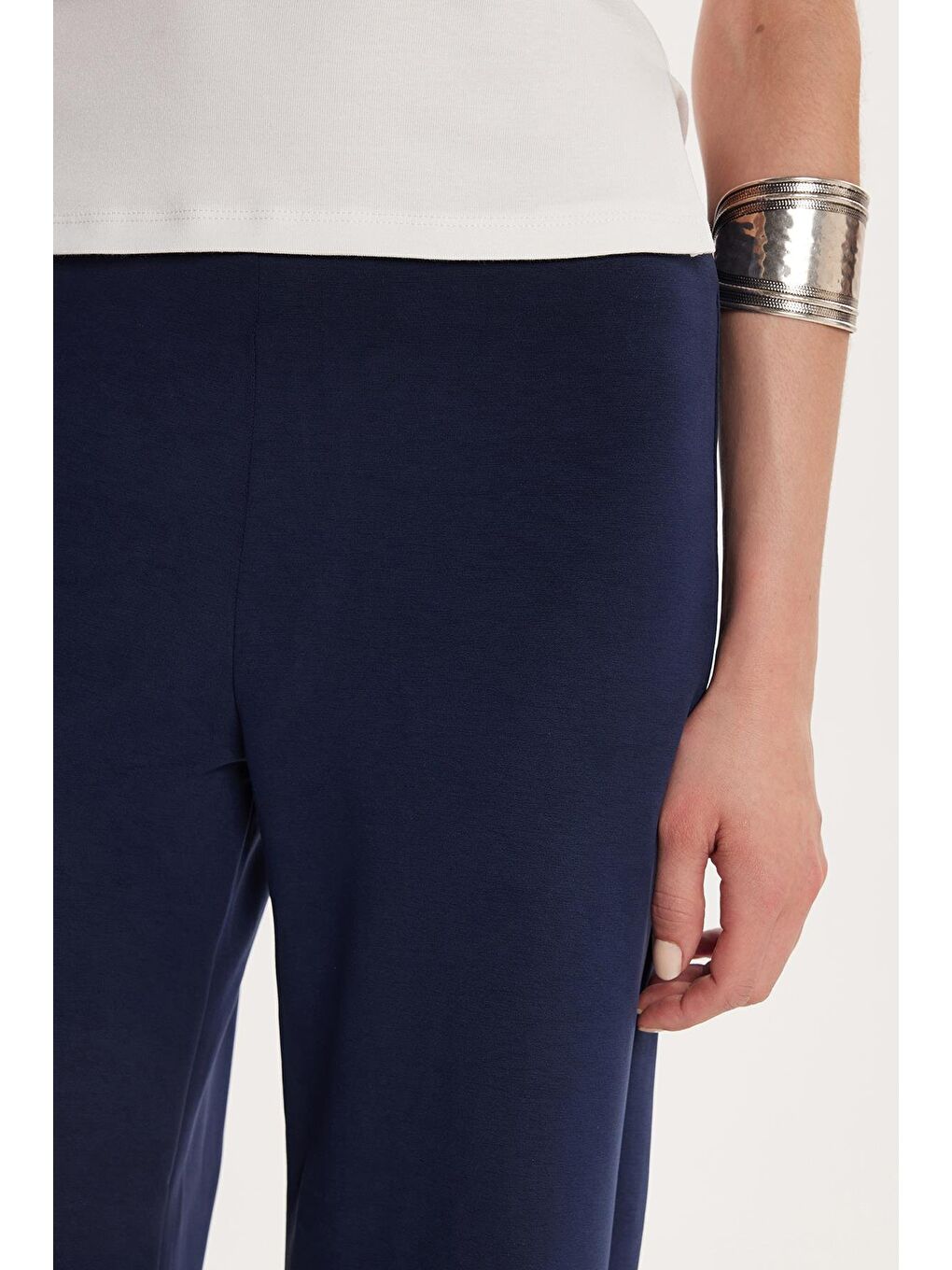 Kadın Relax Fit Rahat Kesim Lastikli Geniş Paça Modal Lacivert Pantolon-2