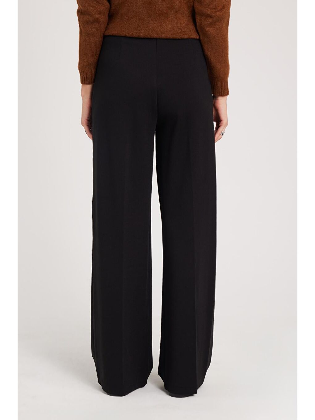 Kadın Regular Fit Klasik Kesim Yüksel Bel Geniş Paça Siyah Pantolon-6