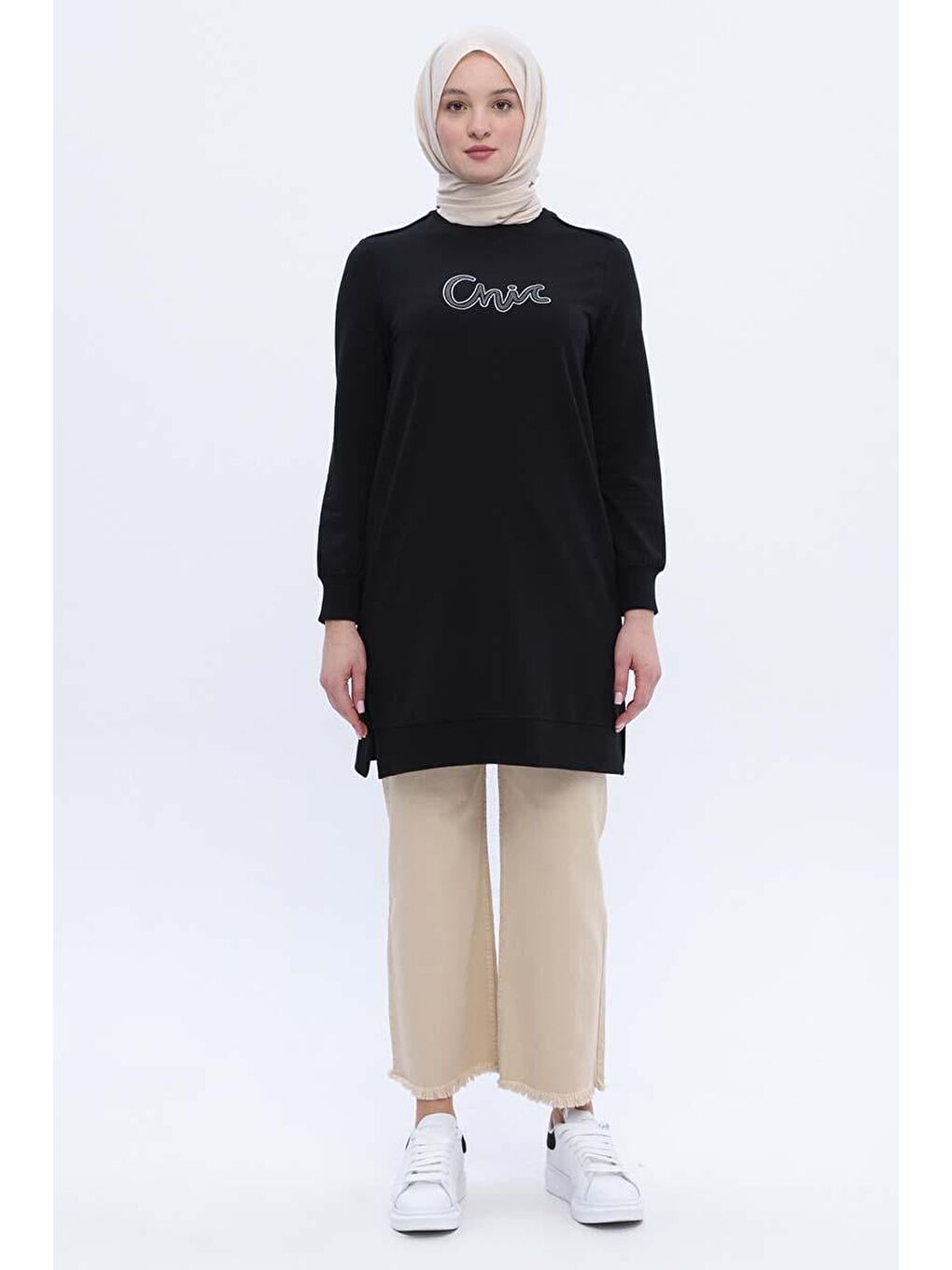 Siyah-Pamuklu Yandan Yırtmaçlı Nakışlı Sweat Tunik-1