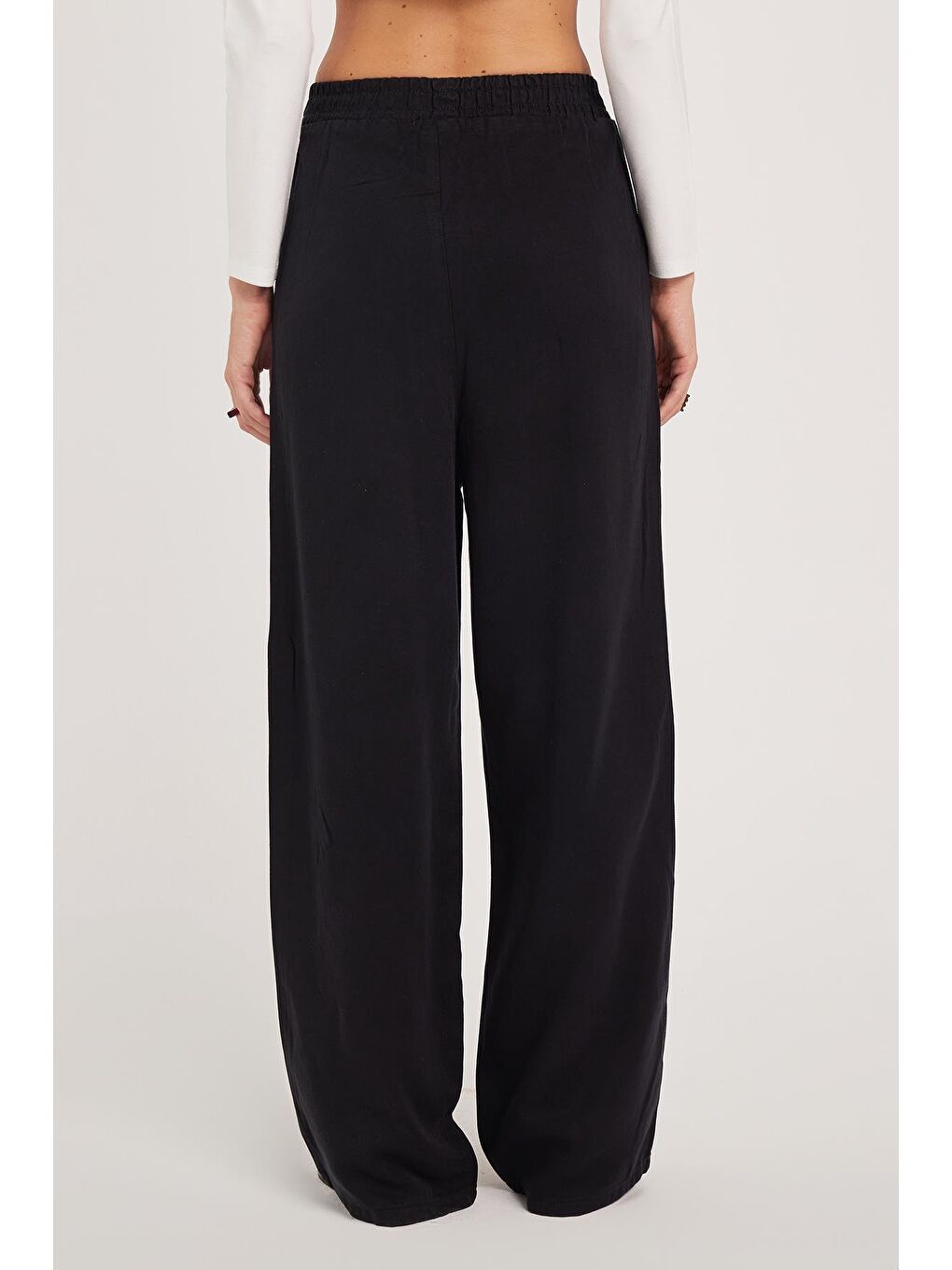 Kadın Regular Fit Klasik Kesim Pamuklu Geniş Paça Siyah Pantolon-6