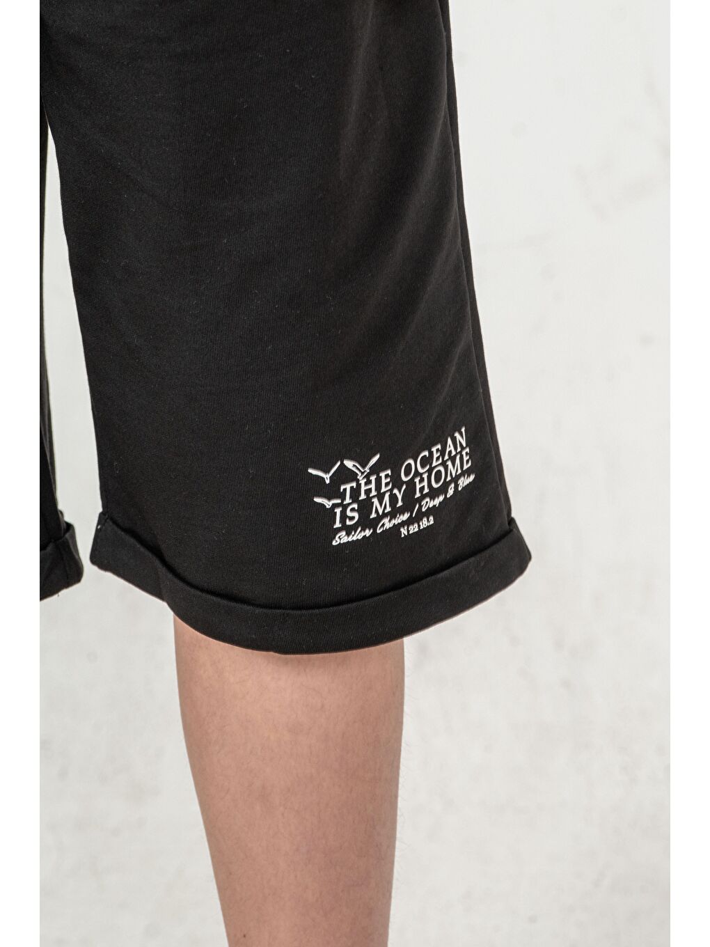 Siyah Üst Ön Orta Yelken Baskılı Alt Sol Bacak Baskılı Erkek Çocuk Şort - Tişört Takımı-4