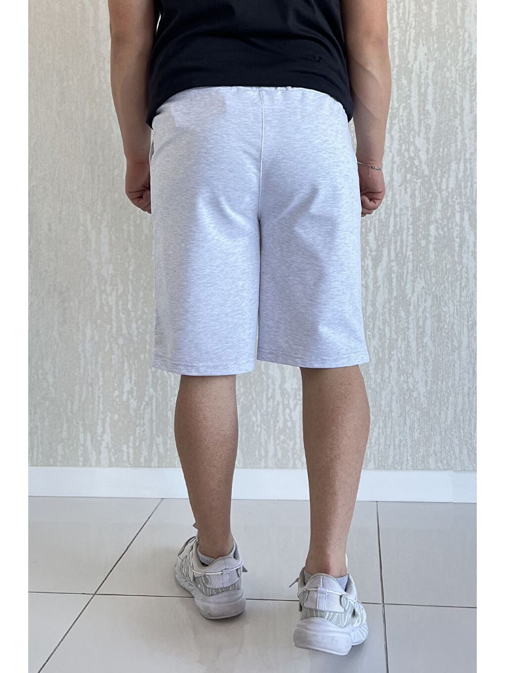 Gri Erkek Bel Lastikli Şerit Detaylı Cepli Şort-2