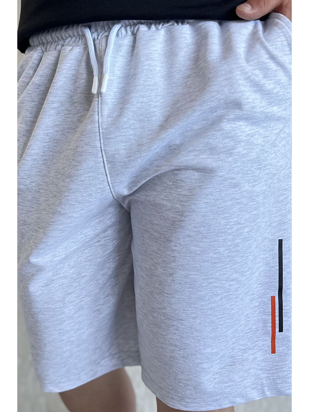 Gri Erkek Bel Lastikli Şerit Detaylı Cepli Şort-3