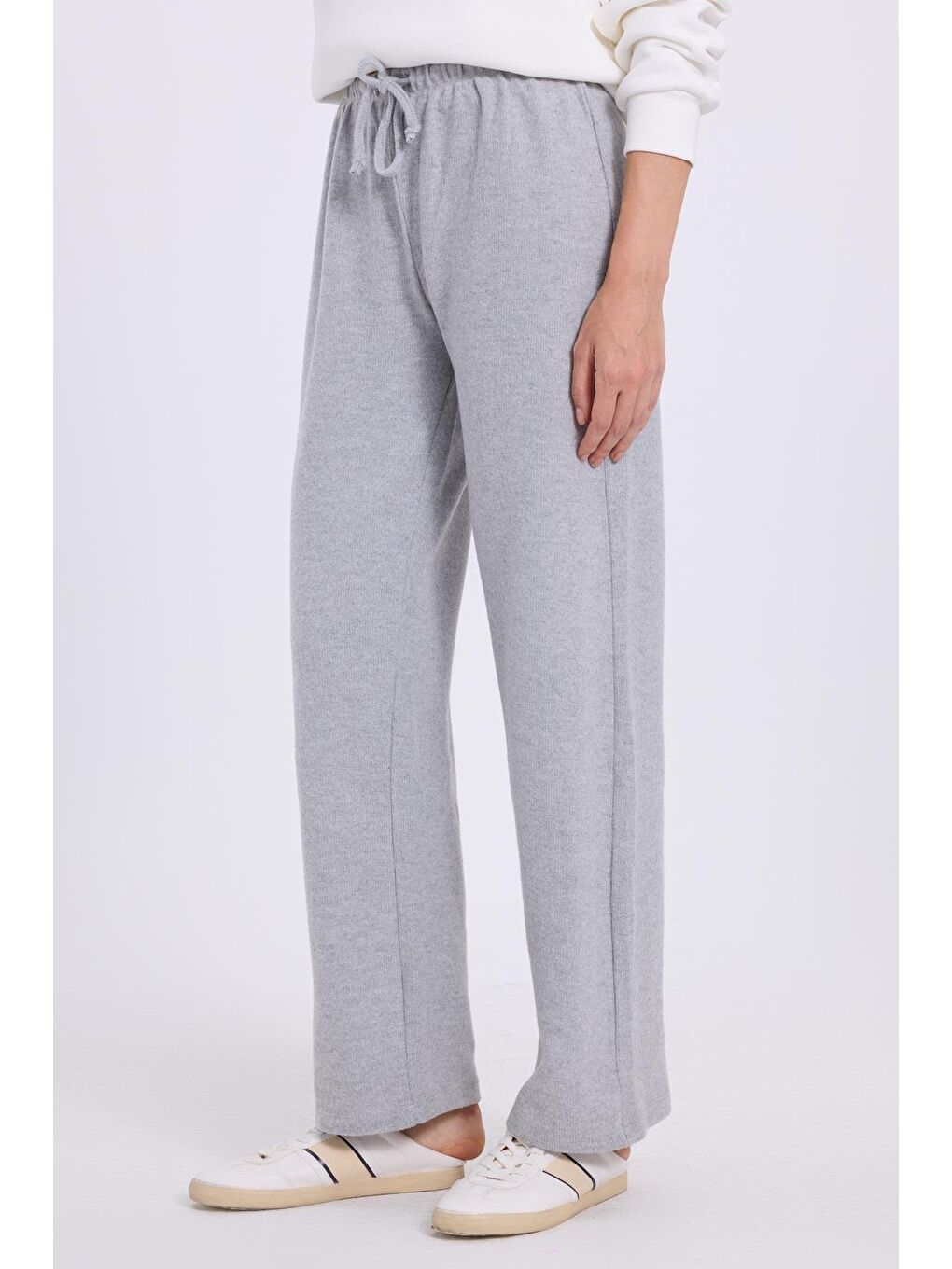 Kadın Relax Fit Rahat Kesim Beli Bağcıklı Geniş Paça Gri Pantolon