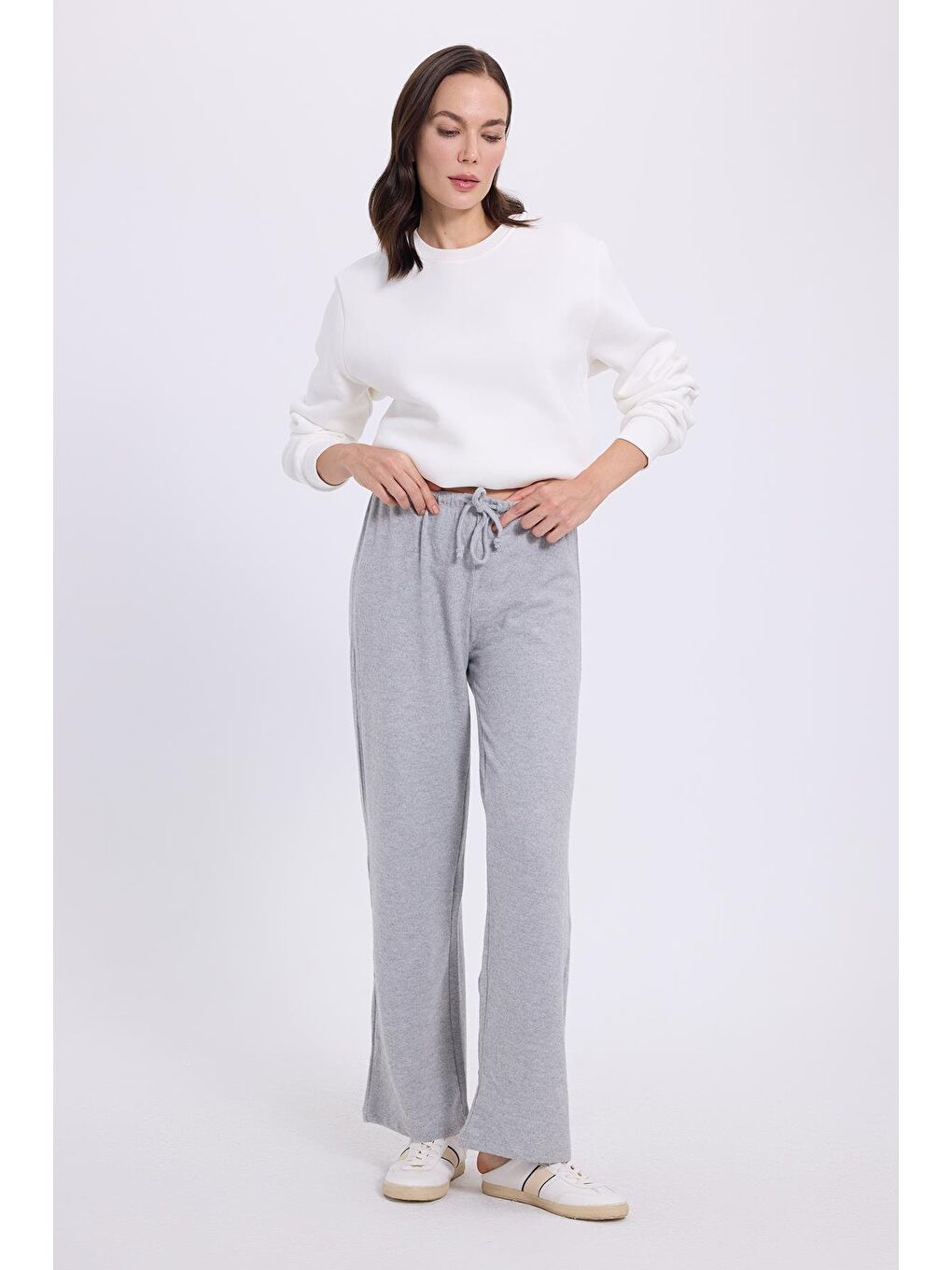 Kadın Relax Fit Rahat Kesim Beli Bağcıklı Geniş Paça Gri Pantolon-1