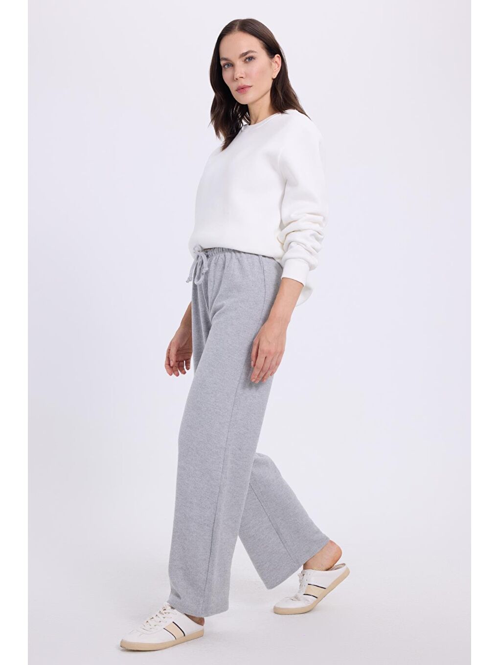 Kadın Relax Fit Rahat Kesim Beli Bağcıklı Geniş Paça Gri Pantolon-3
