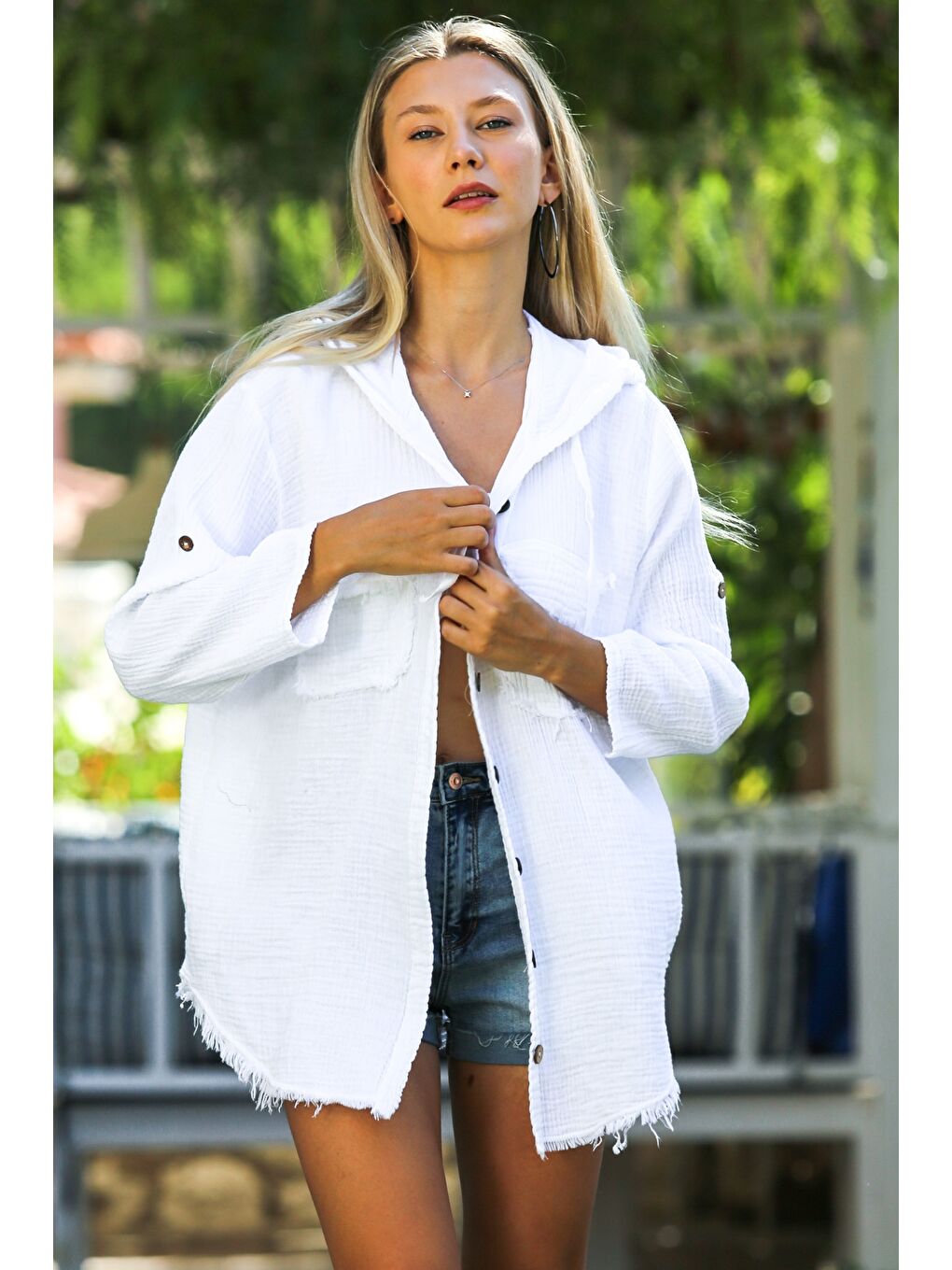 Organik Pamuk Beyaz Düğmeli Uzun Kollu Çift Cepli Yıkamalı Pamuklu Dokuma Kapüşonlu Ceket-2