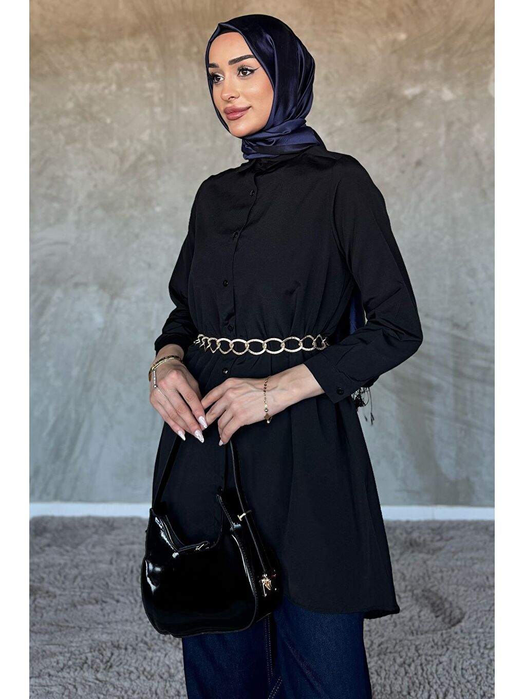 Siyah Zincir Kemerli Tesettür Tunik