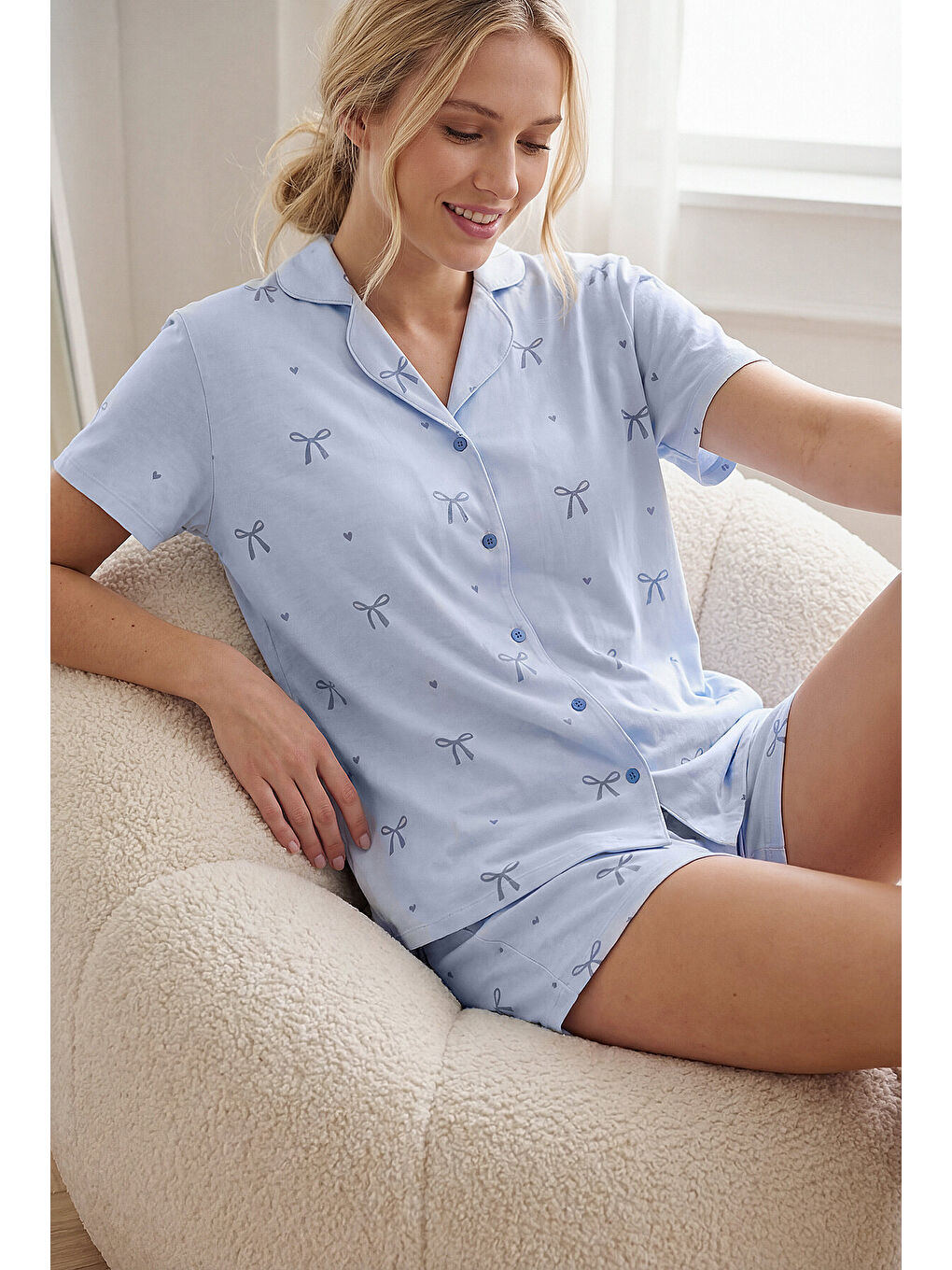 Mavi Fiyonk Önden Düğmeli Şortlu Takım