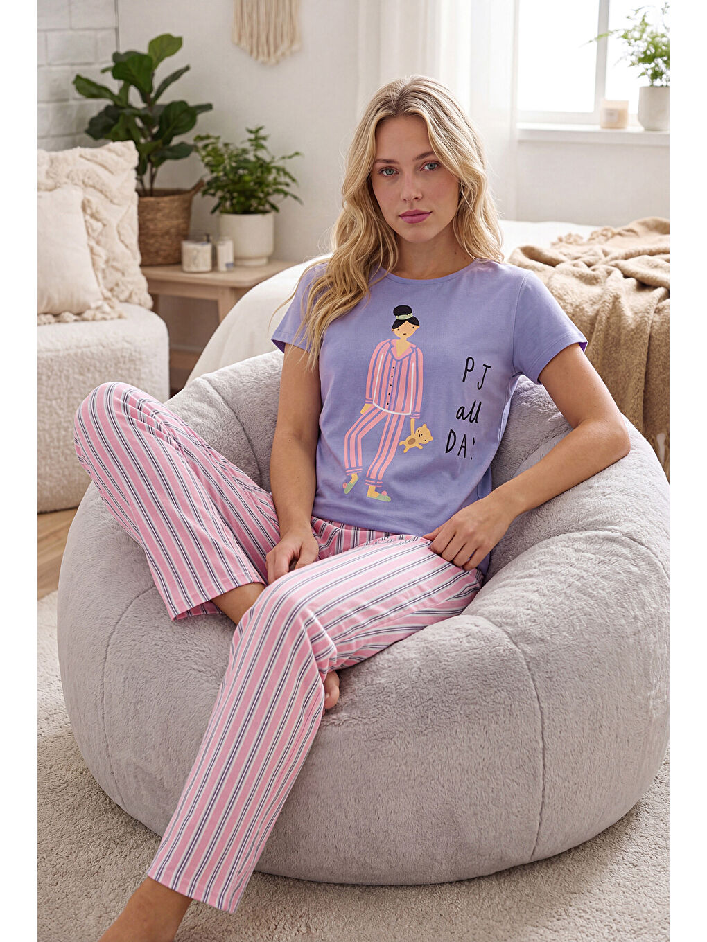 Pembe-Lila Çizgili Bisiklet Yaka Pijama Takımı