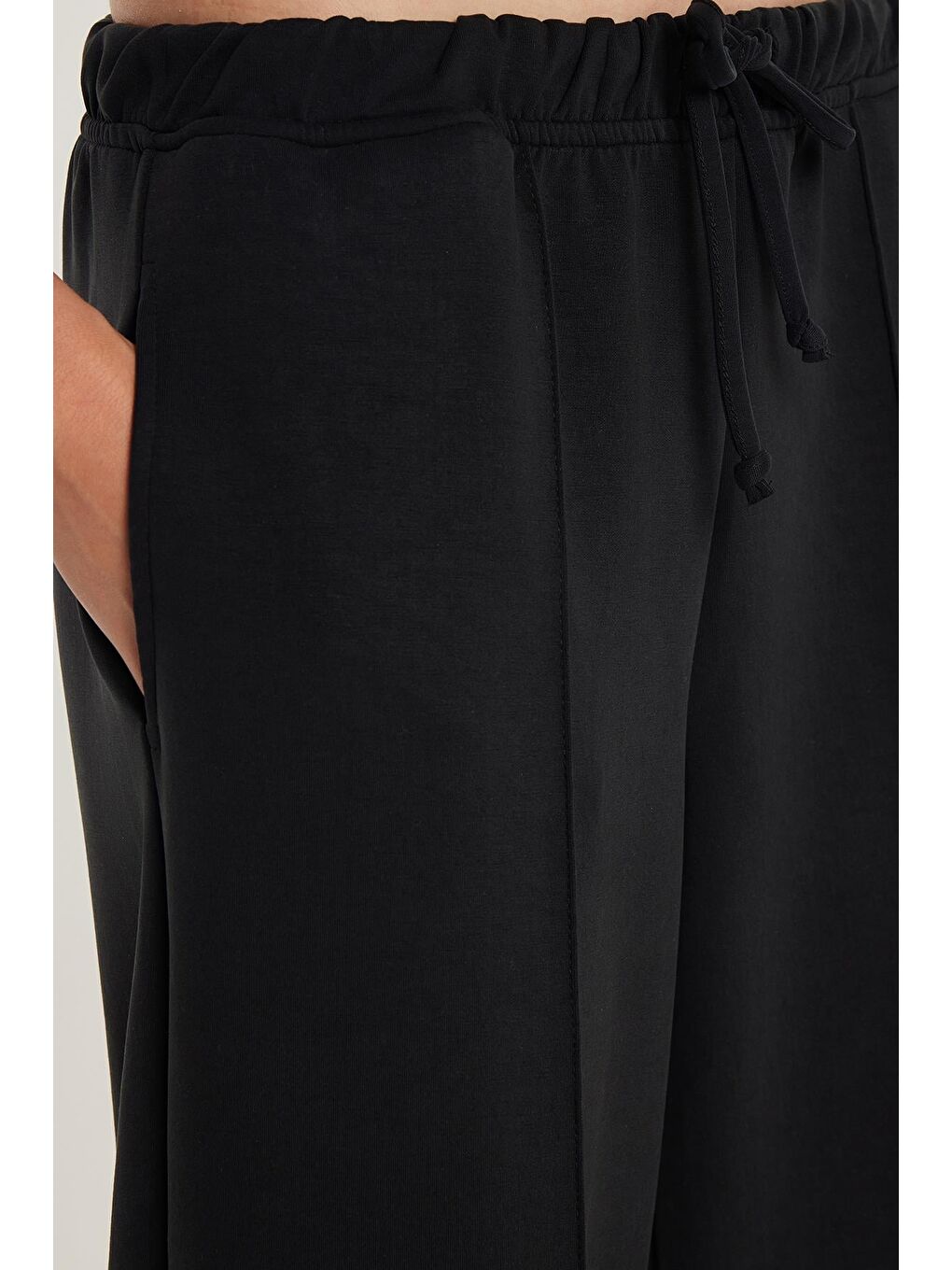 Kadın Modal Kumaş Slim Fit Dar Kesim Beli Lastikli Bağcıklı Siyah Pantolon-1