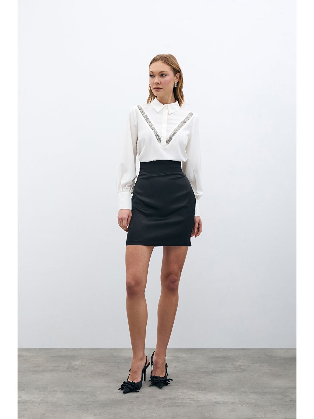 Şerit Aksesuarlı Bluz - Ekru