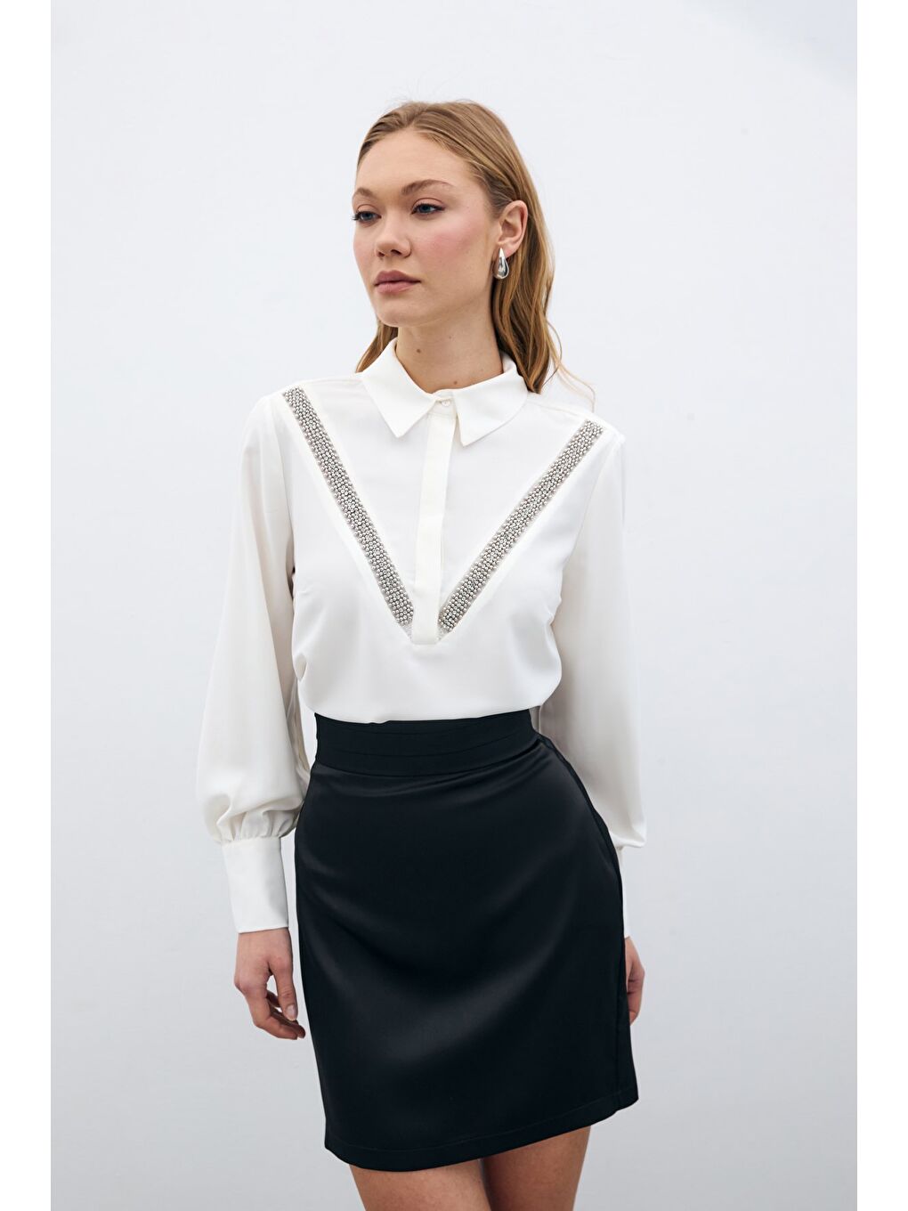 Şerit Aksesuarlı Bluz - Ekru-1