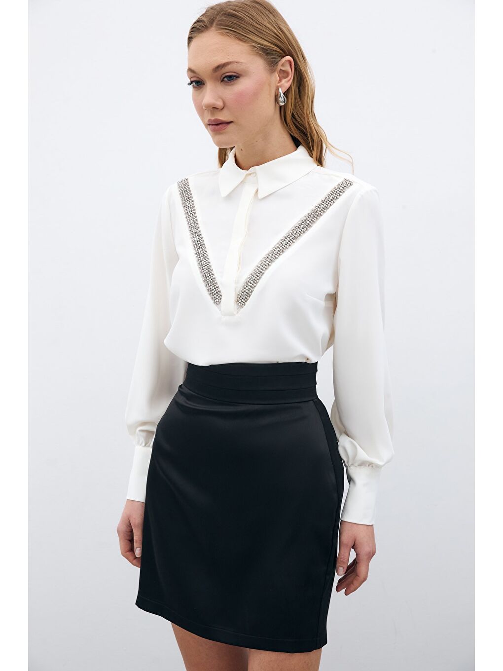 Şerit Aksesuarlı Bluz - Ekru-2