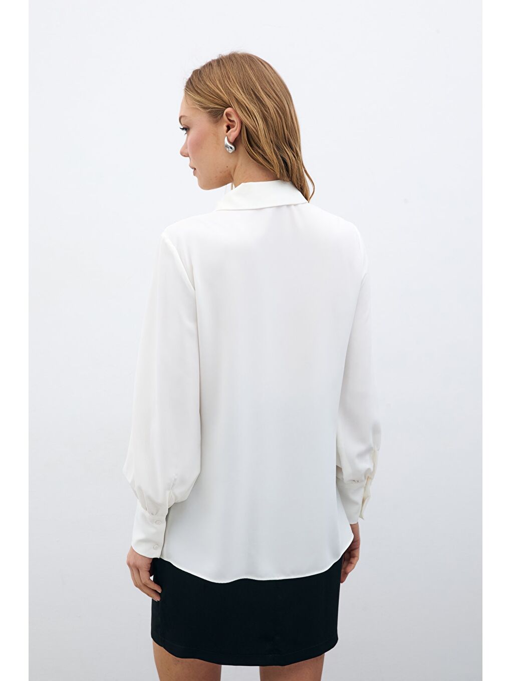 Şerit Aksesuarlı Bluz - Ekru-5