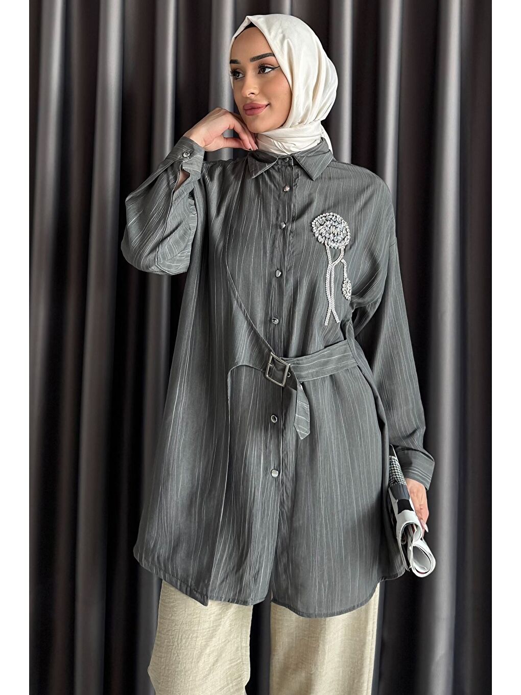 Gri Taş İşlemeli Kemerli Tesettür Tunik