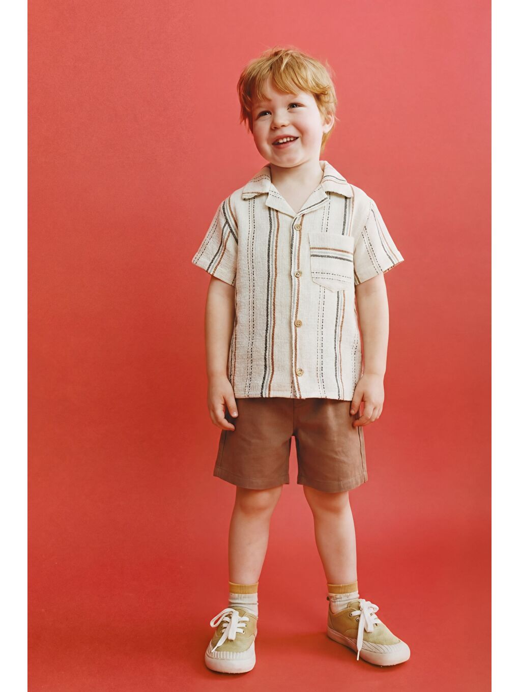 Kahverengi Erkek Çocuk Pamuklu Ekru Çizgili Gömlek Şort Takım