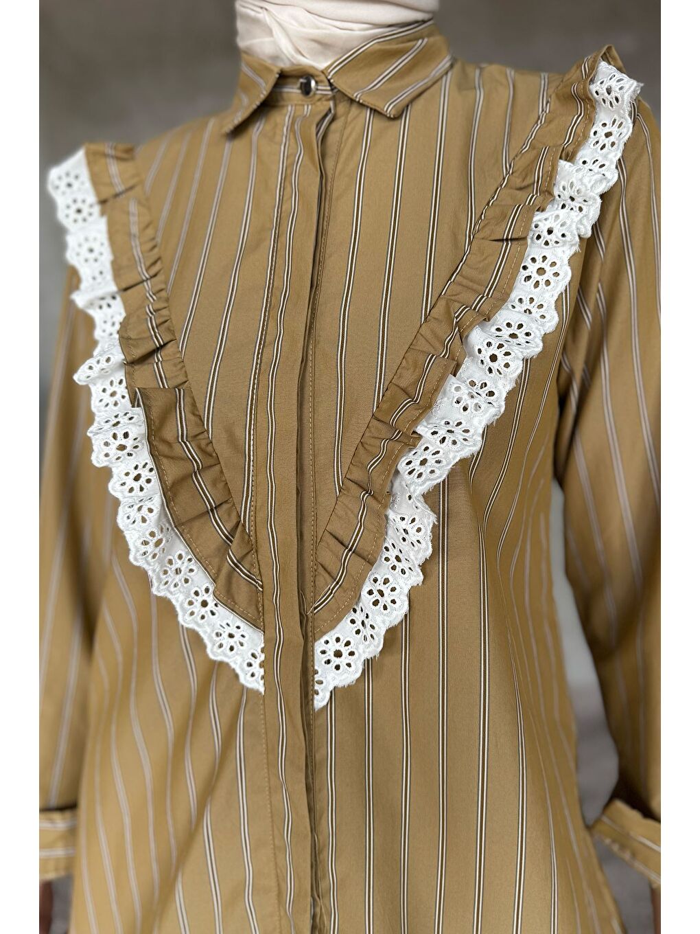Bej Dantel Büzgülü Çizgili Tesettür Tunik-4