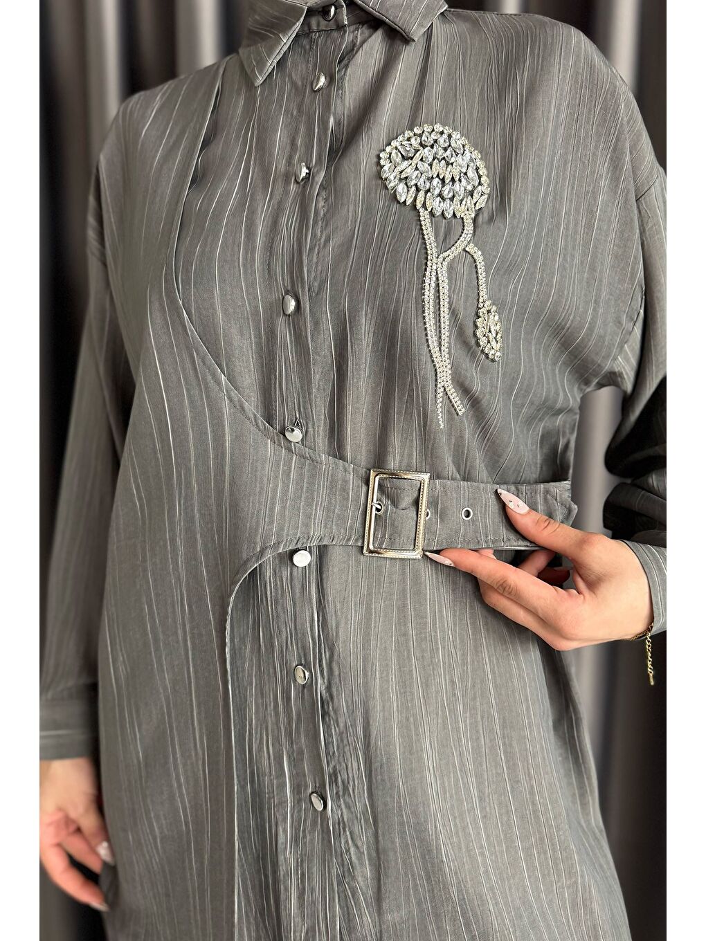 Gri Taş İşlemeli Kemerli Tesettür Tunik-2