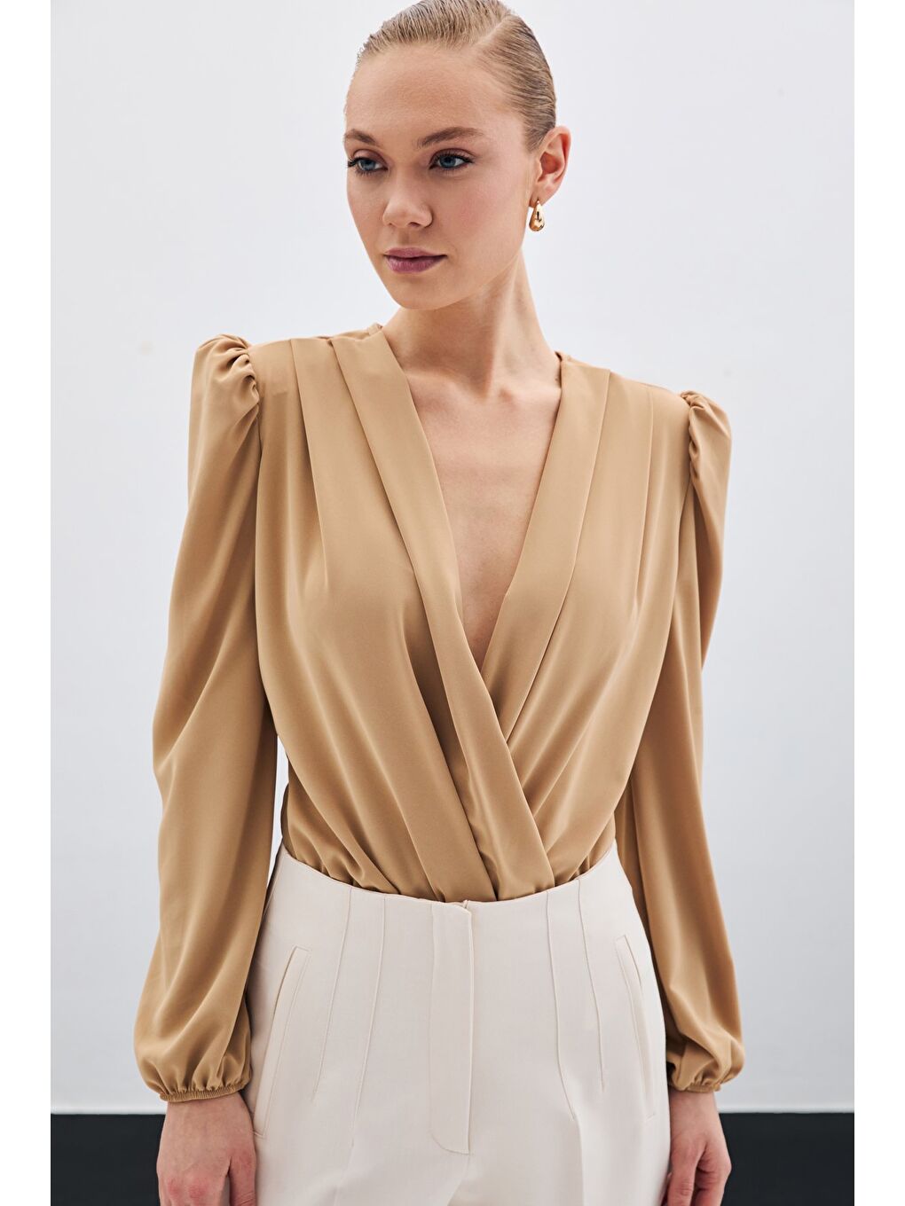 Kahverengi Kruvaze Vatkalı Bodysuit - Camel-1