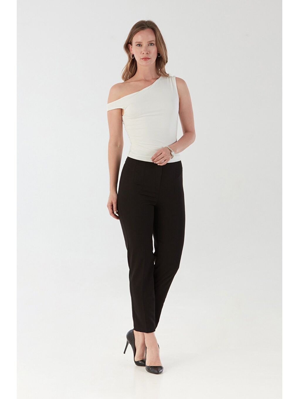 Ekru Yanları Drapeli Tek Kol Bluz-2