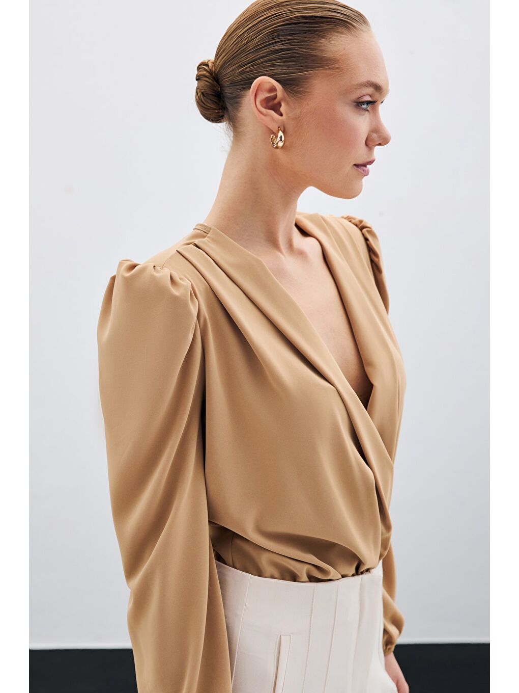 Kahverengi Kruvaze Vatkalı Bodysuit - Camel-2