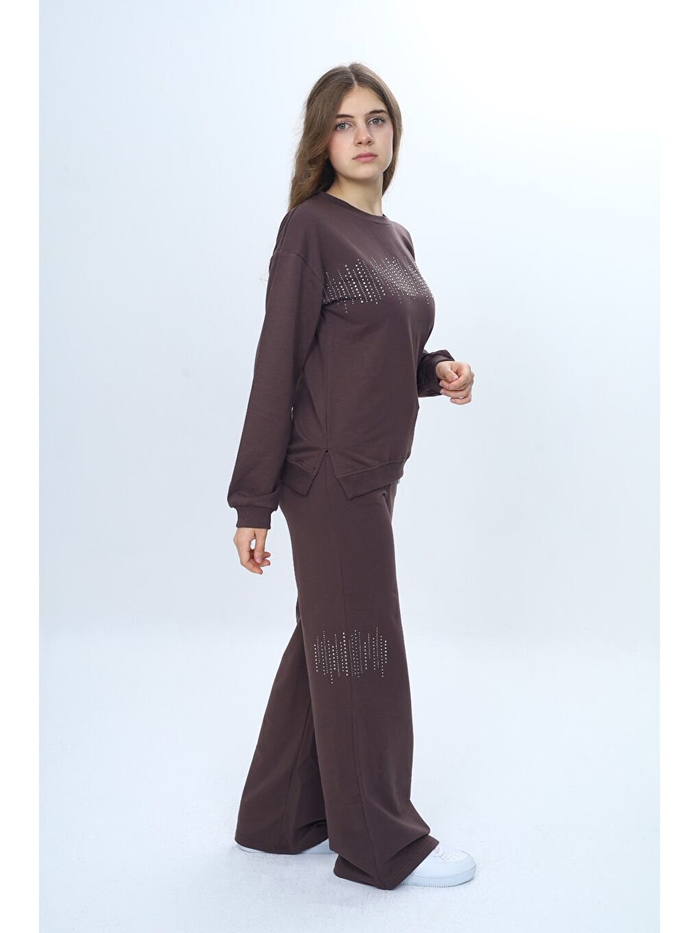 Kahverengi Kız Çocuk 2'li Takım Taş İşlemeli & Bisiklet Yaka Sweatshirt & Bol Paça Cepli Eşofman Altı-1