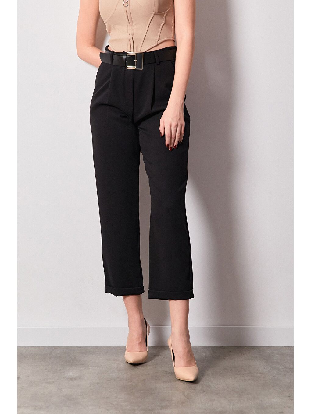 Siyah Beli Kemerli Duble Paça Kumaş Pantolon