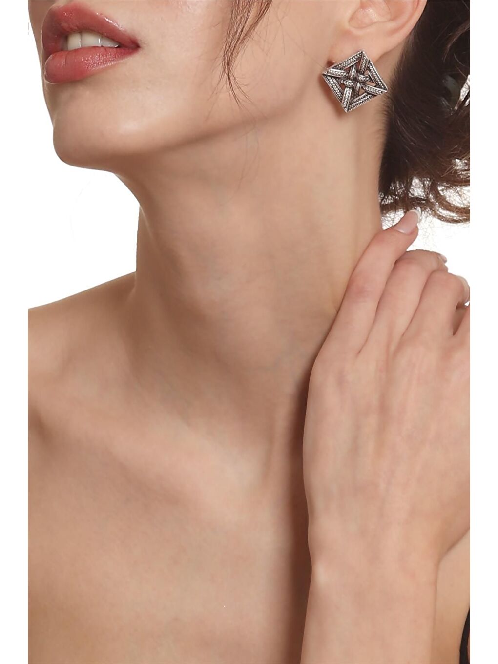 Gri Kadın Antik Gümüş Kaplama Çivili Model Örgü Dokulu Geometrik Formlu Küpe-1