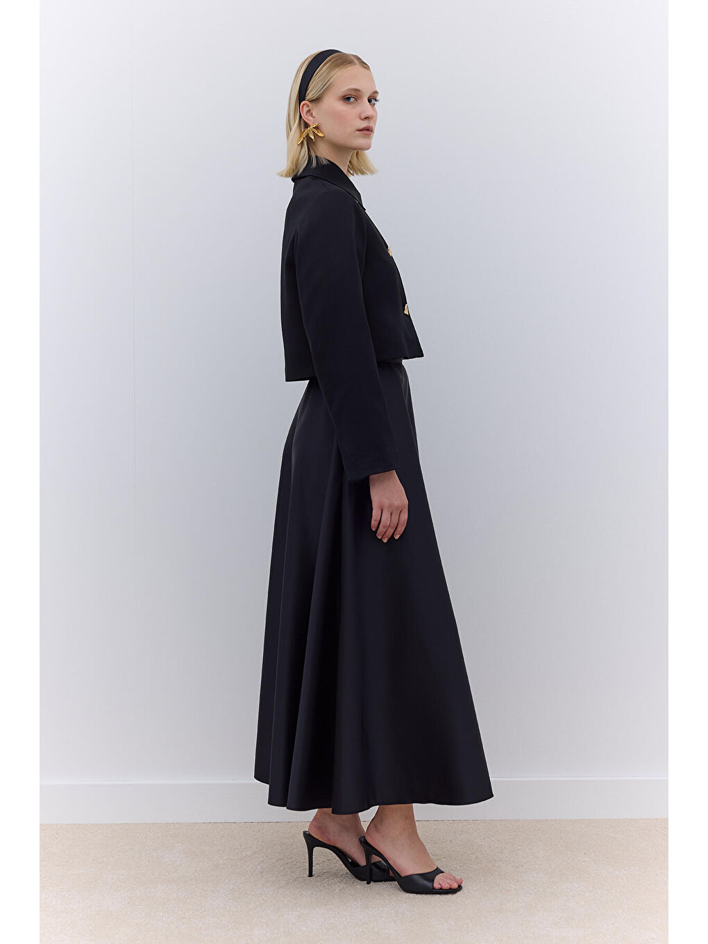 Saten Kısa Blazer Ceket Siyah-2