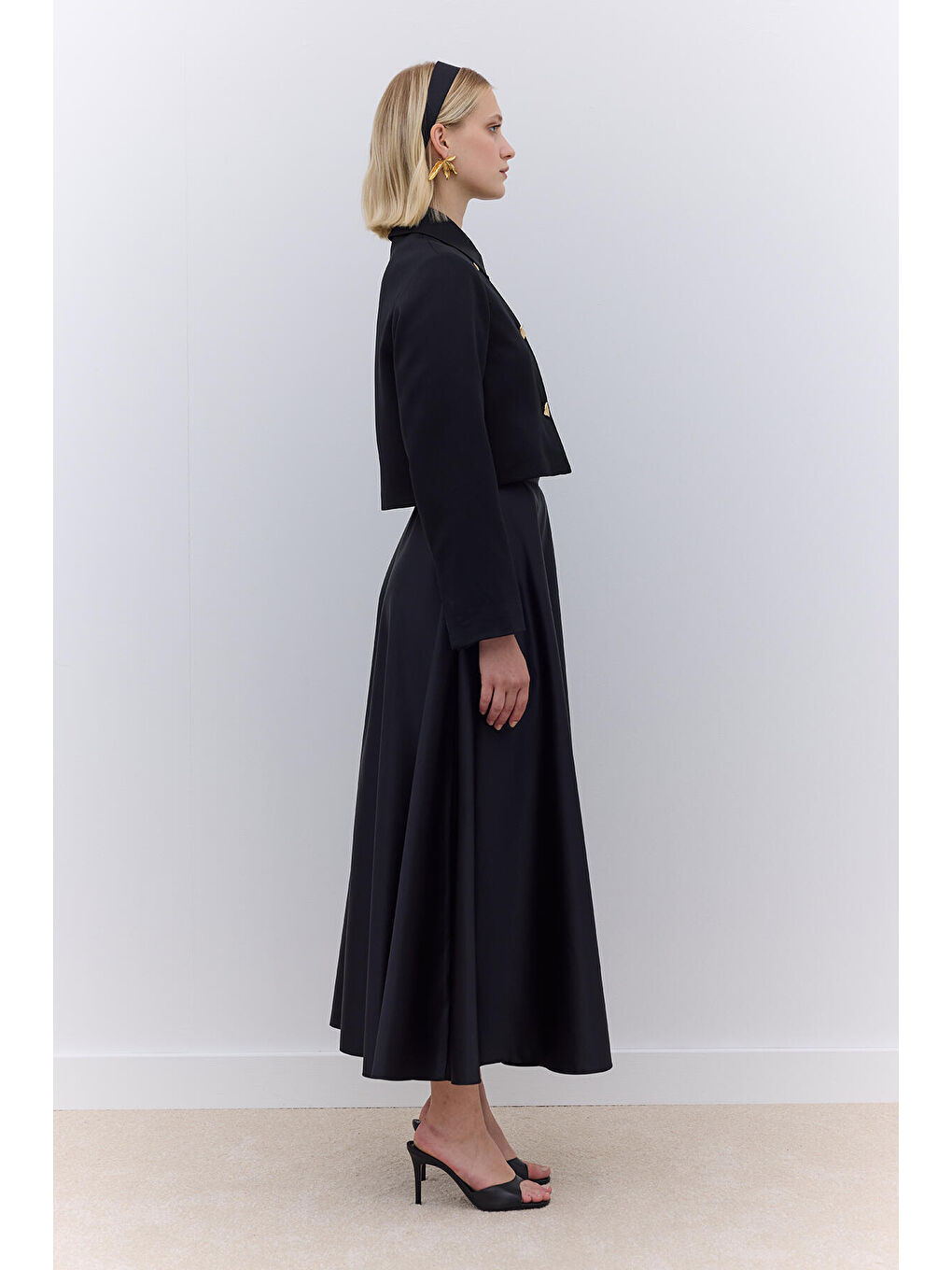 Saten Kısa Blazer Ceket Siyah-3