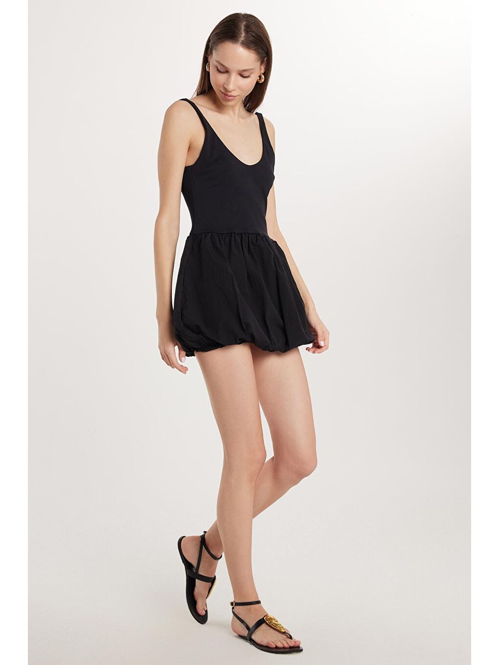 Kadın Slim Fit Dar Kesim İnce Askılı Balon Etek Siyah Elbise