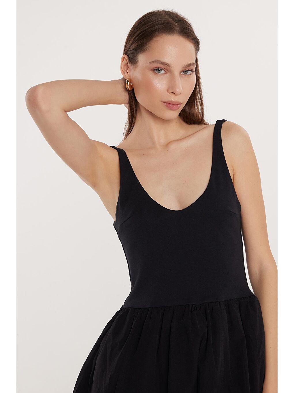 Kadın Slim Fit Dar Kesim İnce Askılı Balon Etek Siyah Elbise-1