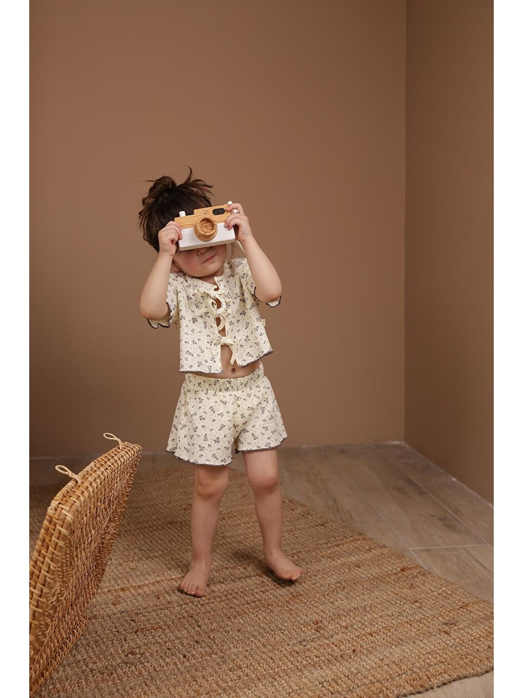 Ekru Bağcıklı Dal Desenli Kız Şort Takım-1