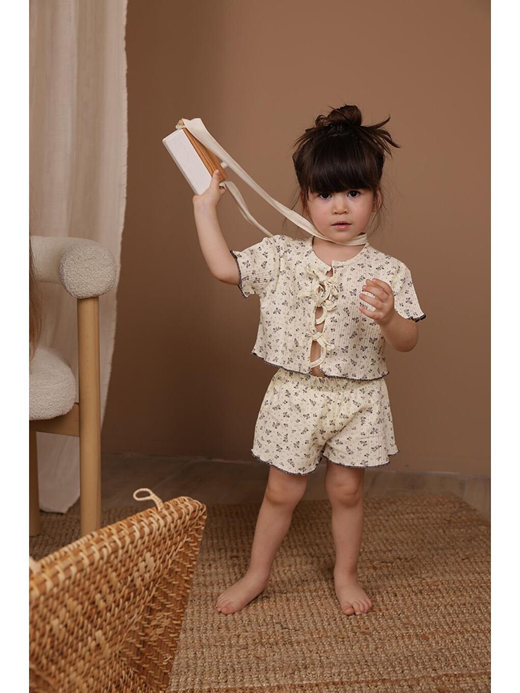 Ekru Bağcıklı Dal Desenli Kız Şort Takım-2