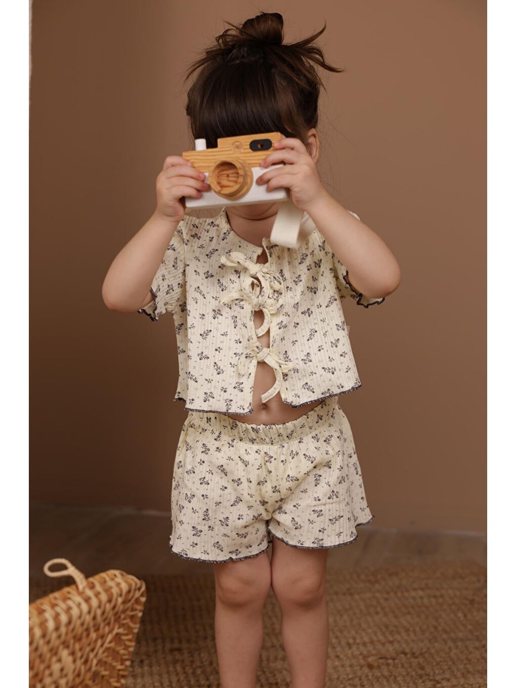 Ekru Bağcıklı Dal Desenli Kız Şort Takım-4